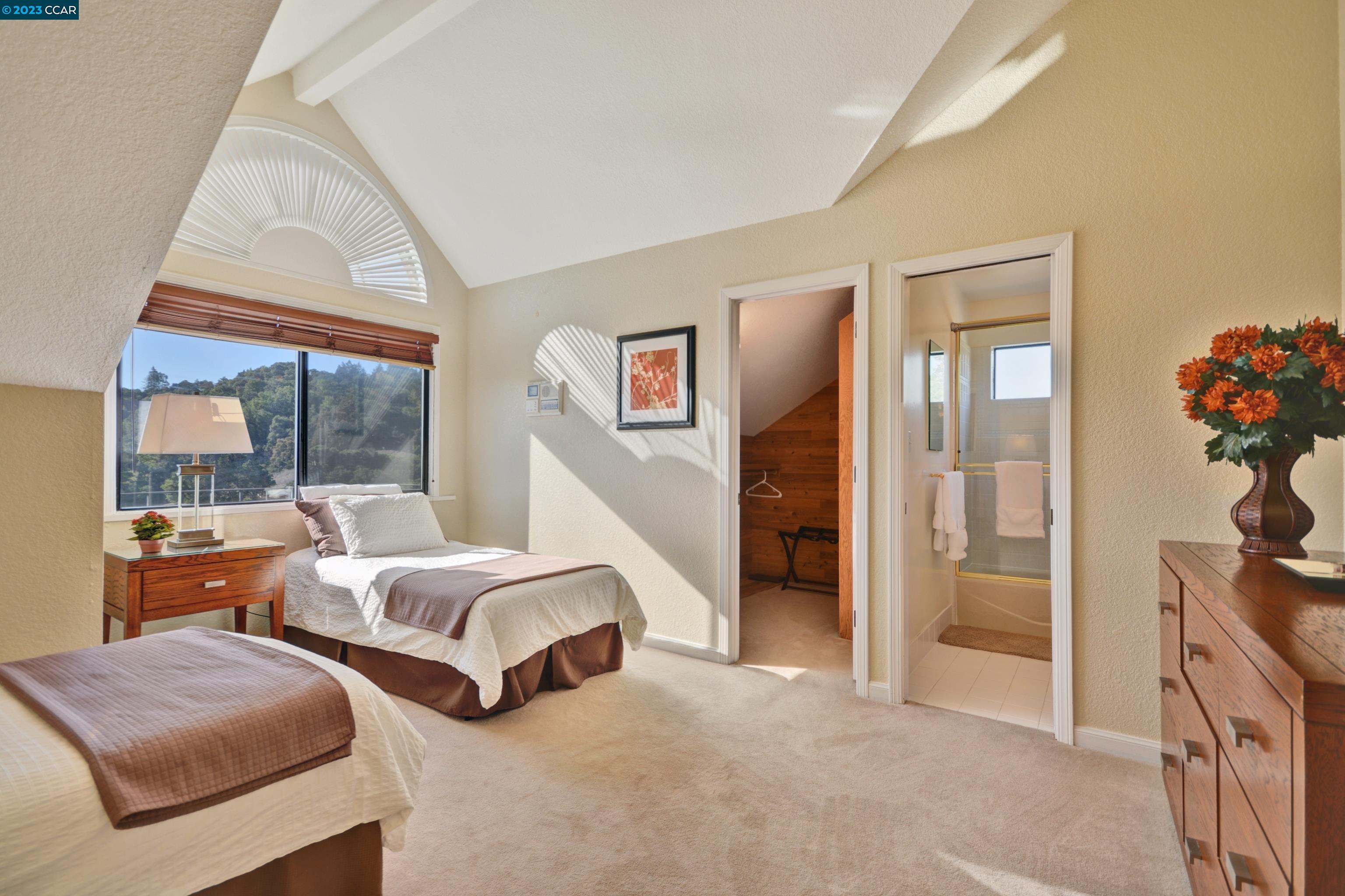 Detail Gallery Image 35 of 44 For 4134 Happy Valley Road, Orinda,  CA 94563 - 5 Beds | 5/1 Baths