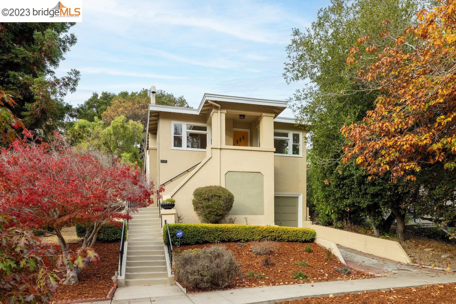 For Sale: 696 Mandana Blvd Oakland CA 94610 2 Beds / 2 Full Baths