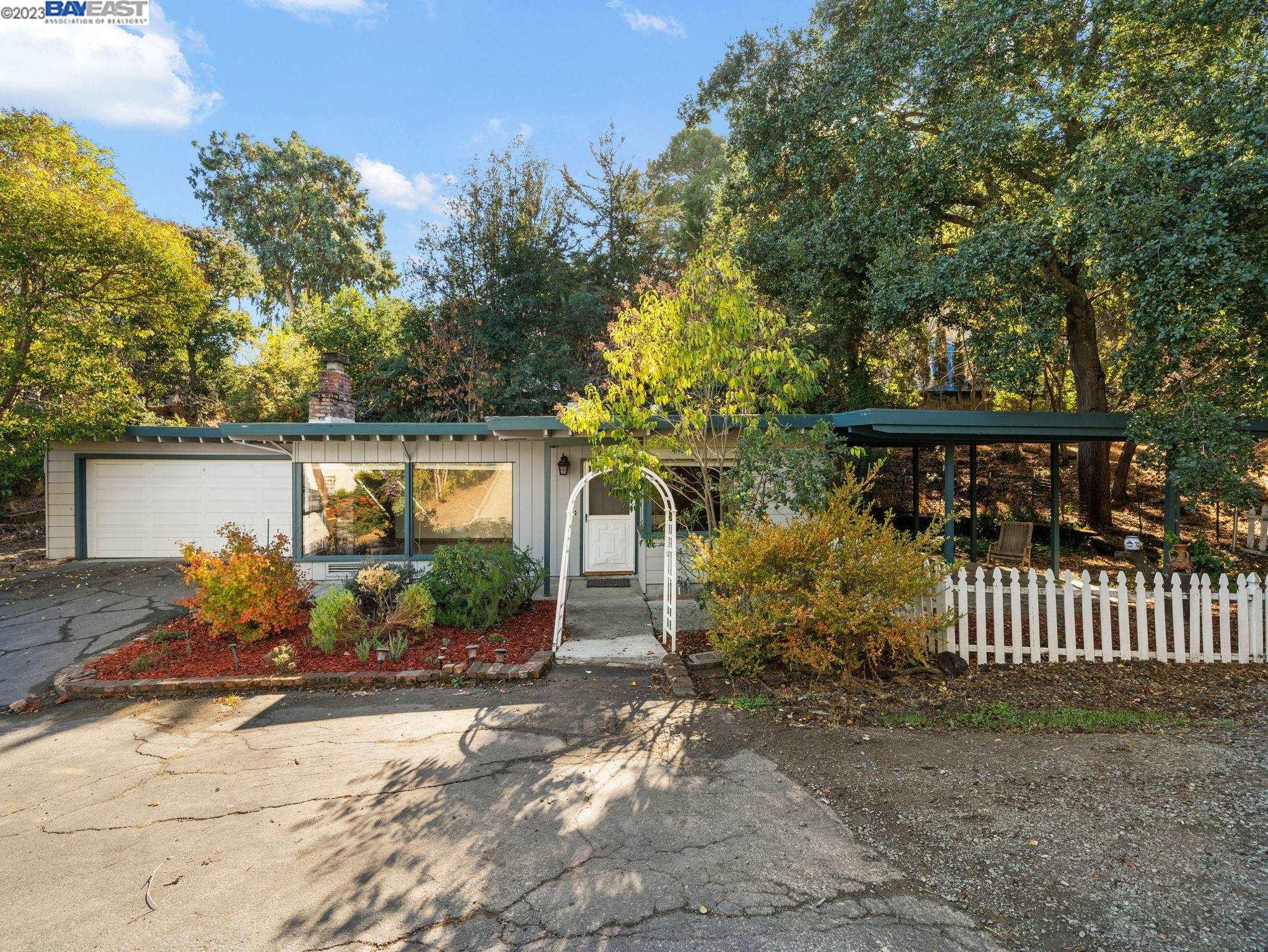 Detail Gallery Image 1 of 1 For 2471 Overlook Drive, Walnut Creek,  CA 94597-3008 - 2 Beds | 1 Baths