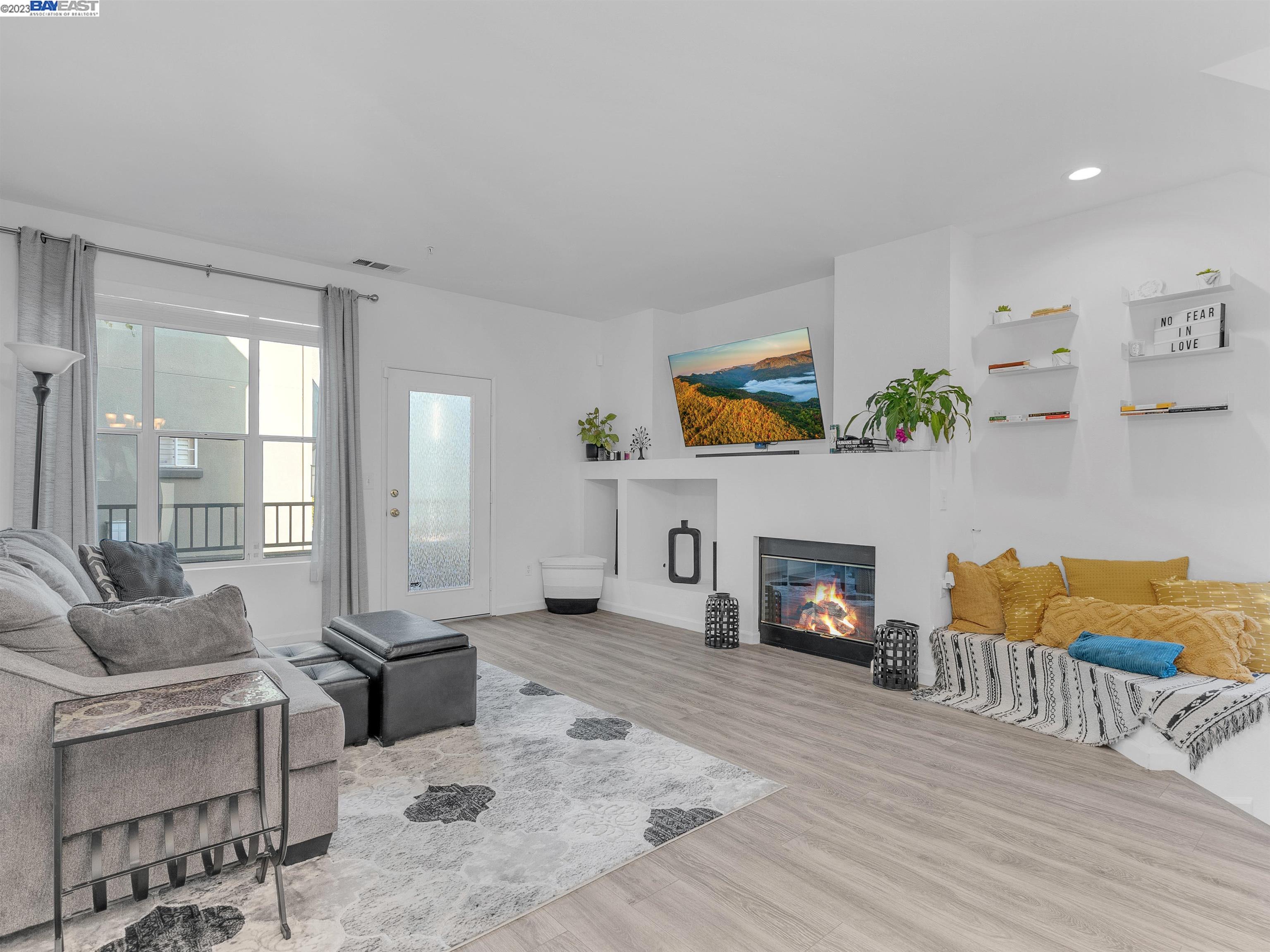 More Details about MLS # 41044434 : 657 ATHERTON PL