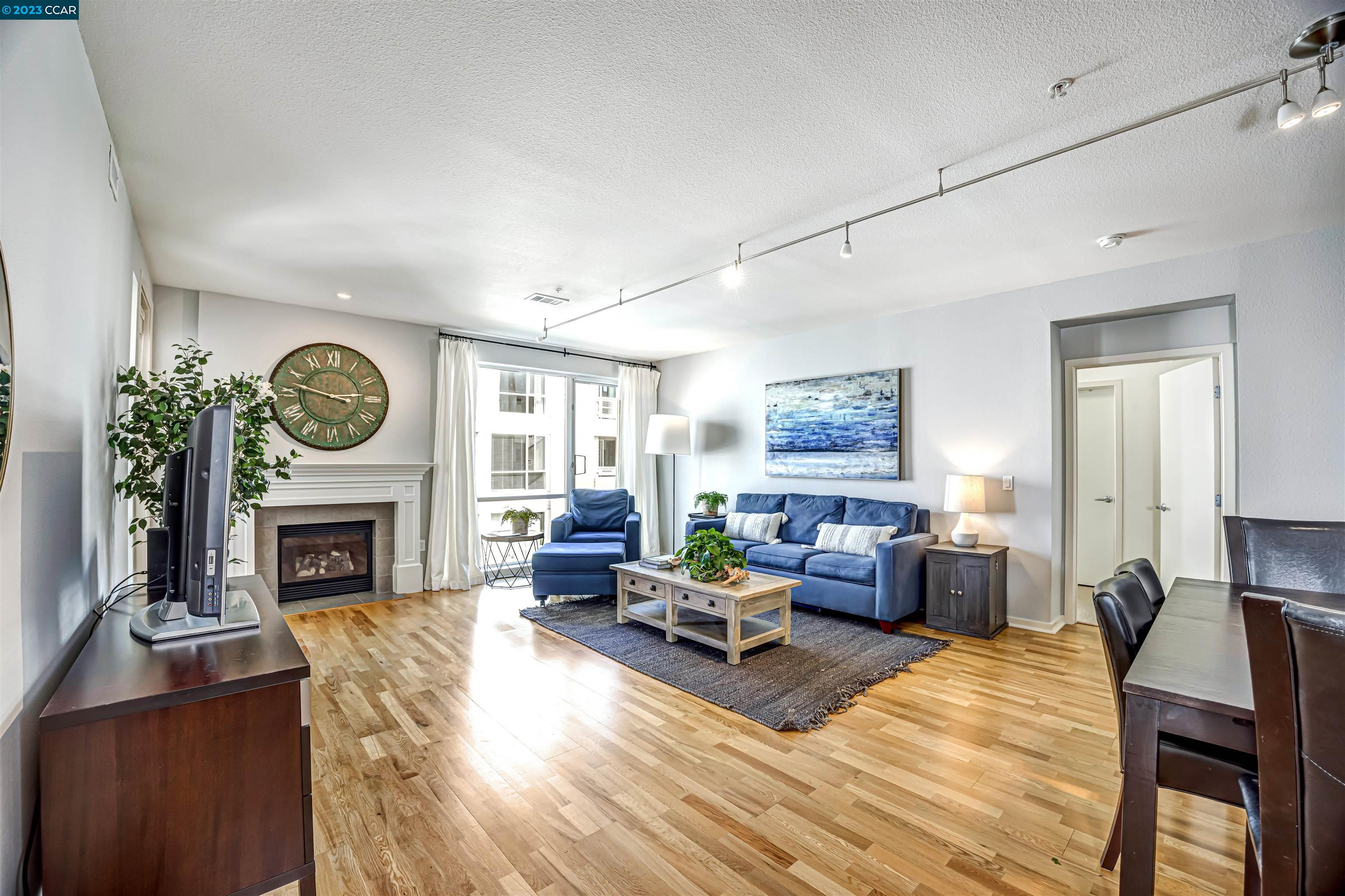 Photo #2: 41044469 Listing 