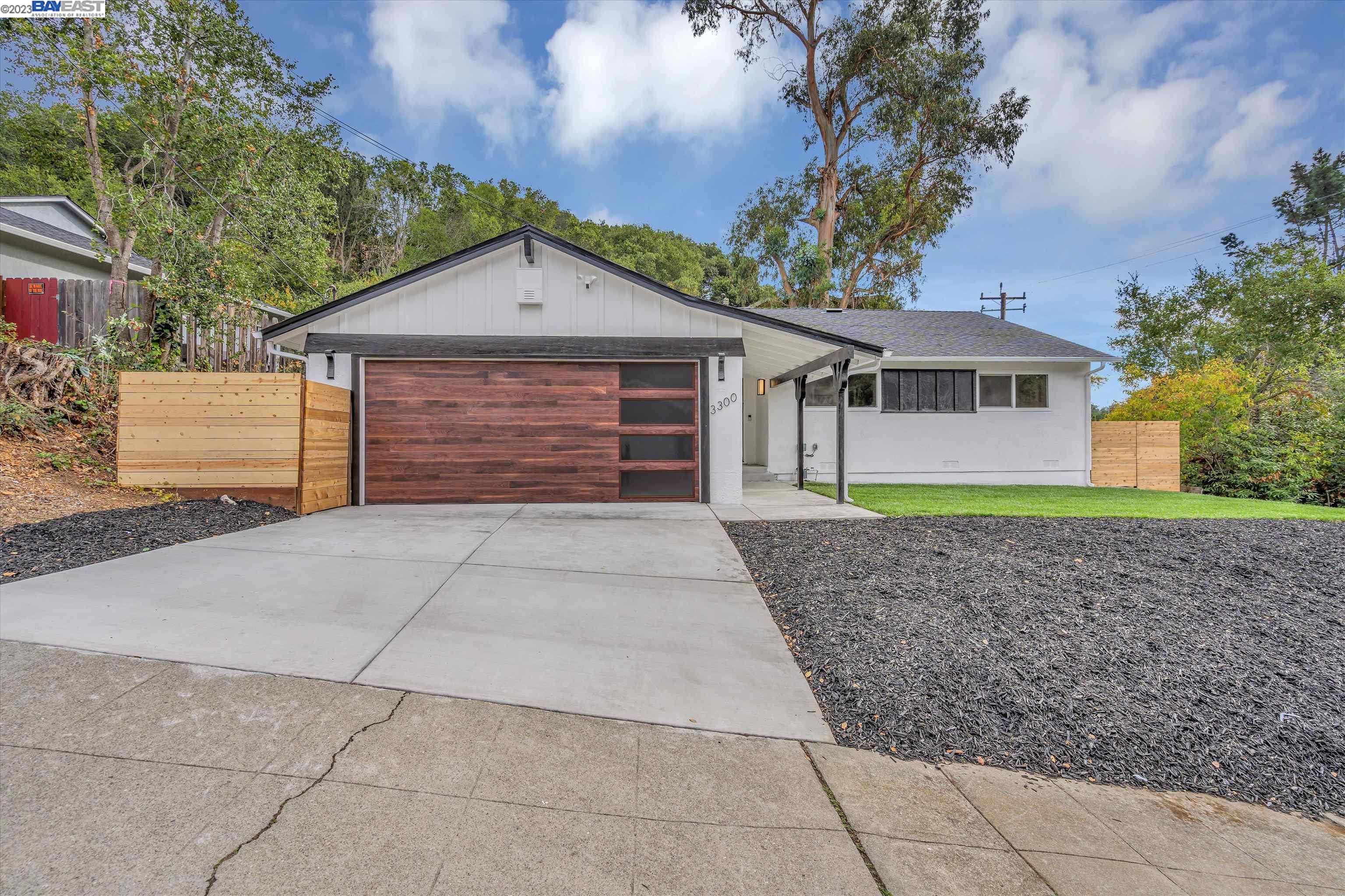 Detail Gallery Image 1 of 1 For 3300 Glenly Rd, Oakland,  CA 94605-0000 - 3 Beds | 2 Baths