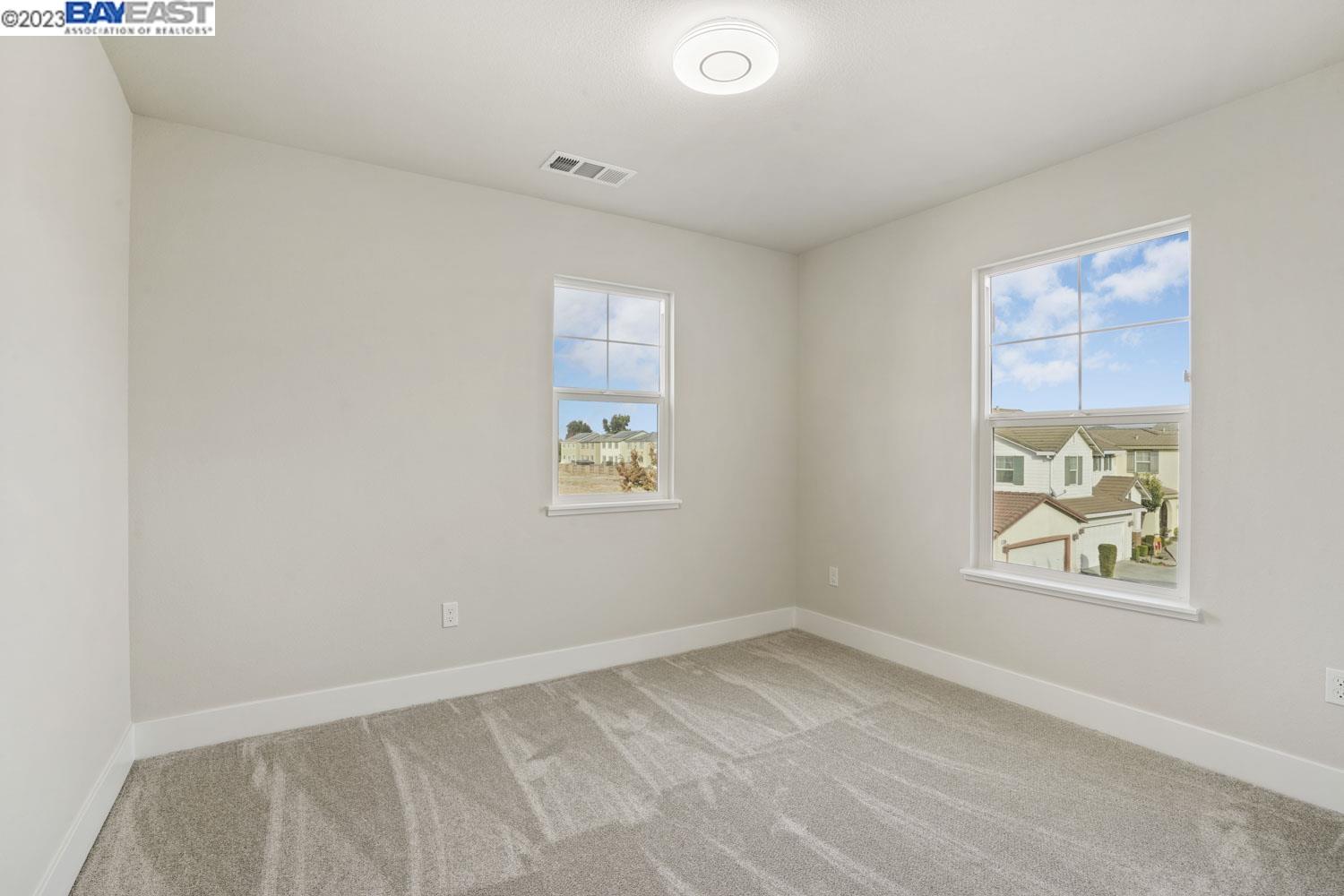 Detail Gallery Image 27 of 38 For 1737 Bella Lago Dr, Stockton,  CA 95206 - 5 Beds | 2/1 Baths