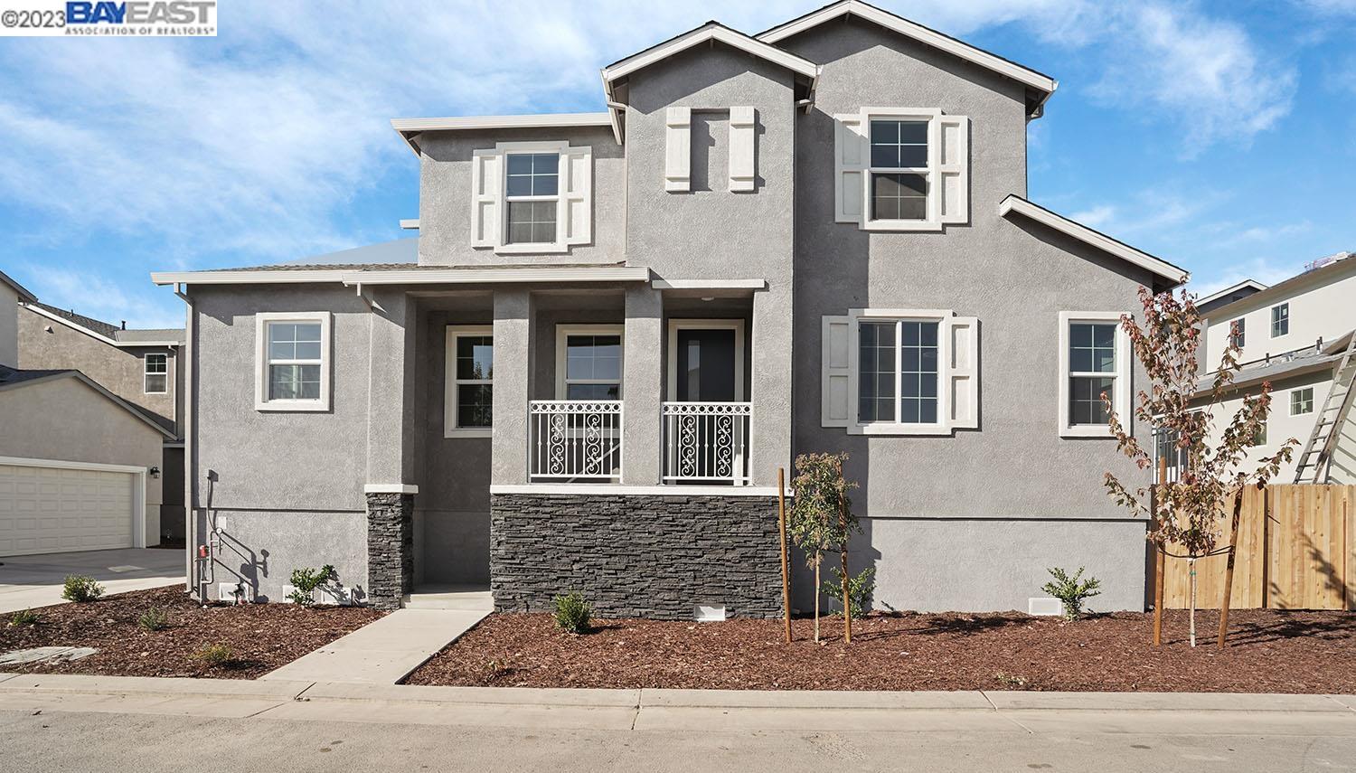 Detail Gallery Image 1 of 1 For 1705 Bella Lago Dr, Stockton,  CA 95206 - 5 Beds | 2/1 Baths
