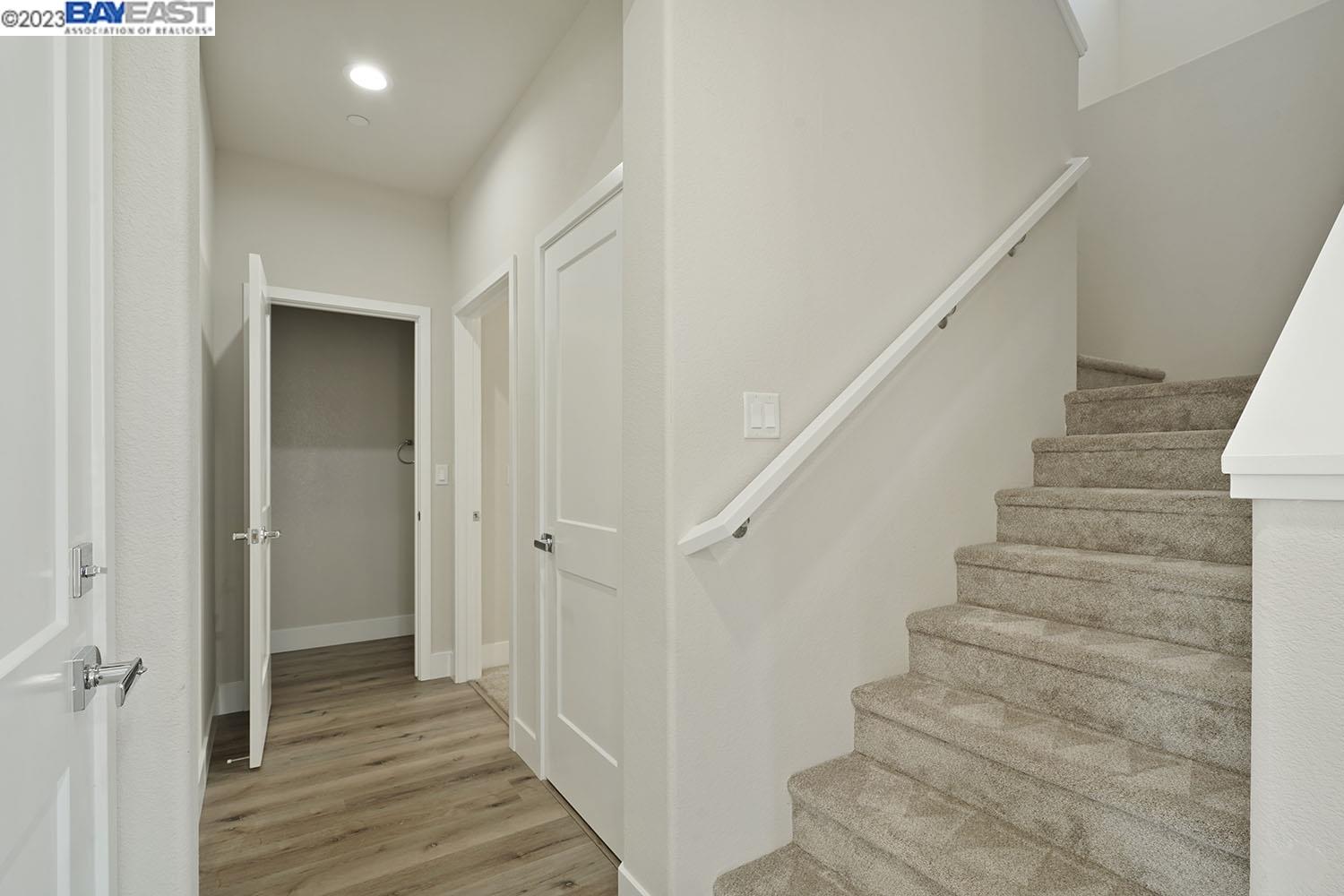 Detail Gallery Image 16 of 39 For 1705 Bella Lago Dr, Stockton,  CA 95206 - 5 Beds | 2/1 Baths