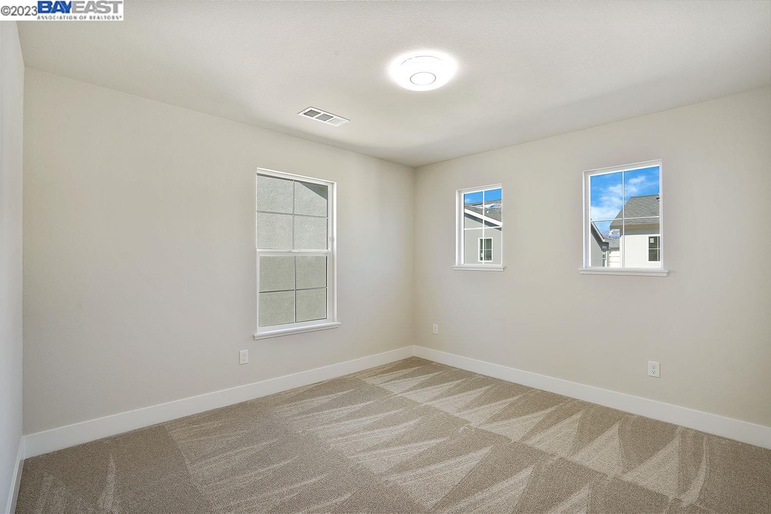 Detail Gallery Image 25 of 39 For 1705 Bella Lago Dr, Stockton,  CA 95206 - 5 Beds | 2/1 Baths