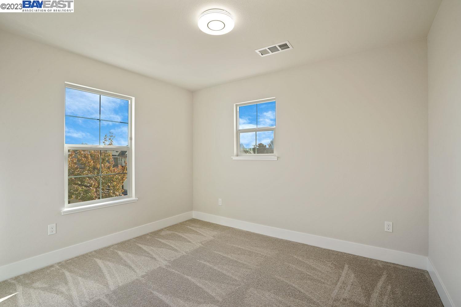 Detail Gallery Image 30 of 39 For 1705 Bella Lago Dr, Stockton,  CA 95206 - 5 Beds | 2/1 Baths