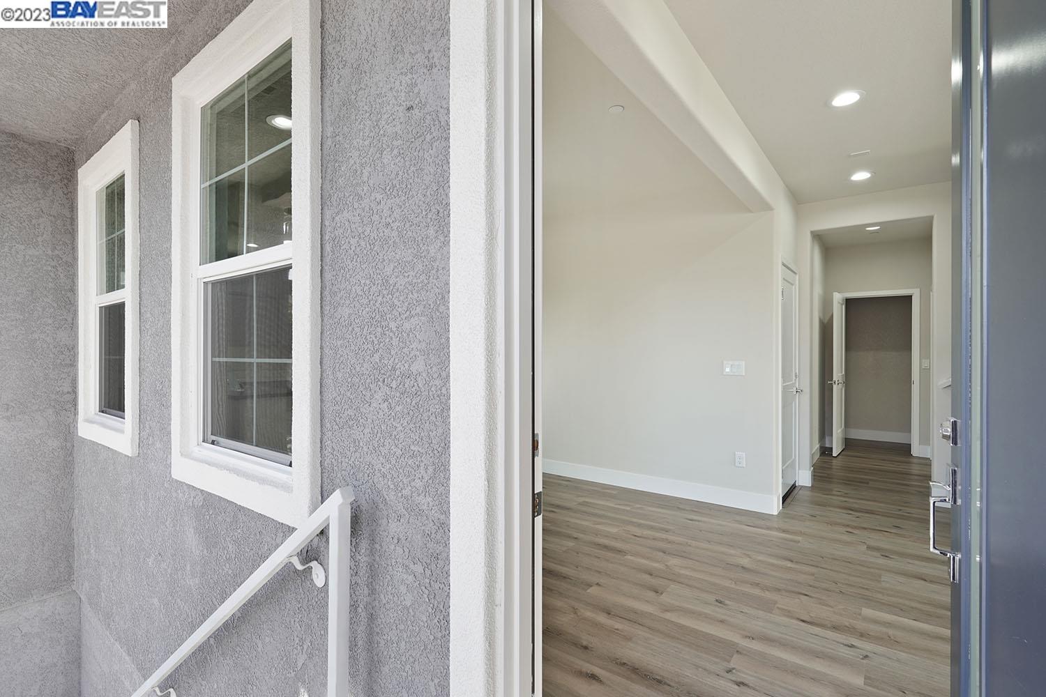 Detail Gallery Image 6 of 39 For 1705 Bella Lago Dr, Stockton,  CA 95206 - 5 Beds | 2/1 Baths