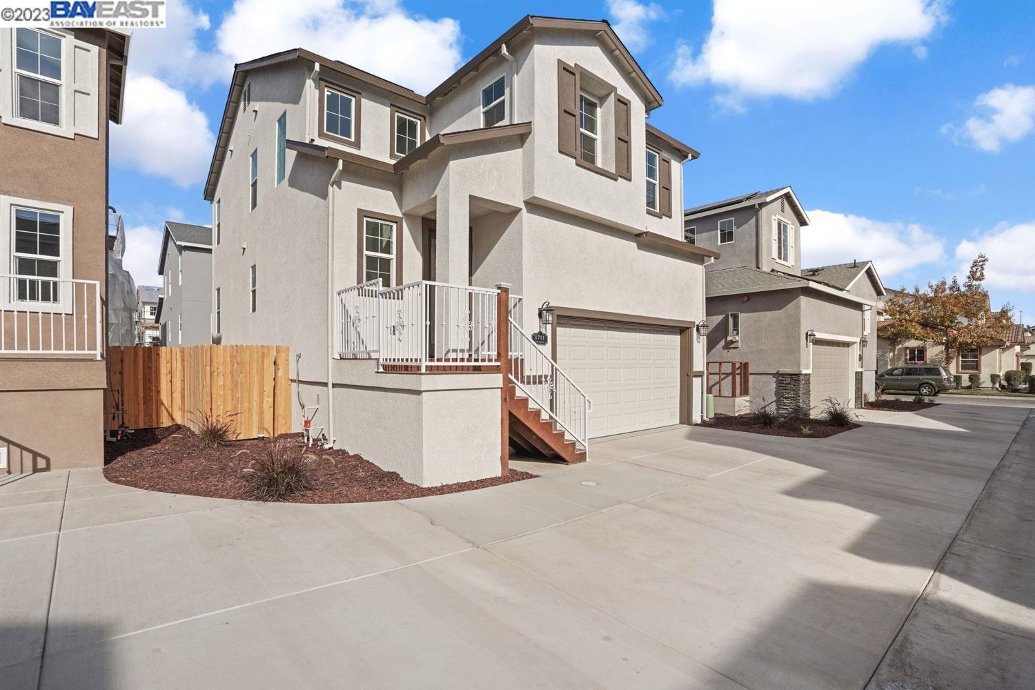 Detail Gallery Image 2 of 36 For 1711 Bella Lago Dr, Stockton,  CA 95206 - 4 Beds | 2/1 Baths
