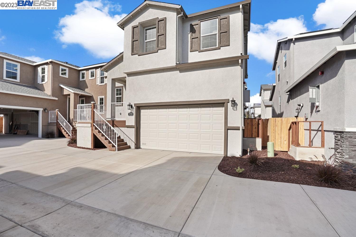 Detail Gallery Image 3 of 36 For 1711 Bella Lago Dr, Stockton,  CA 95206 - 4 Beds | 2/1 Baths
