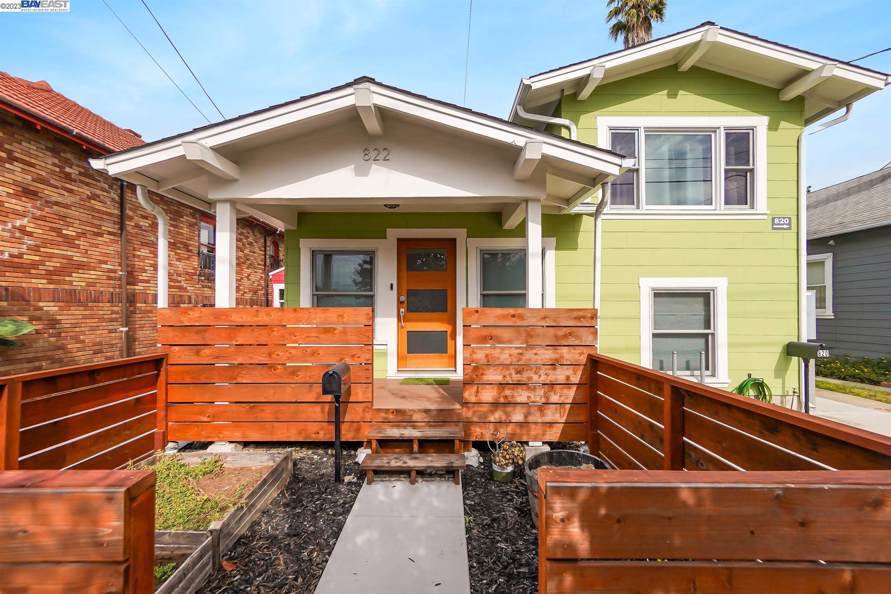 Detail Gallery Image 1 of 1 For 822 46th St, Oakland,  CA 94608 - 3 Beds | 2/1 Baths