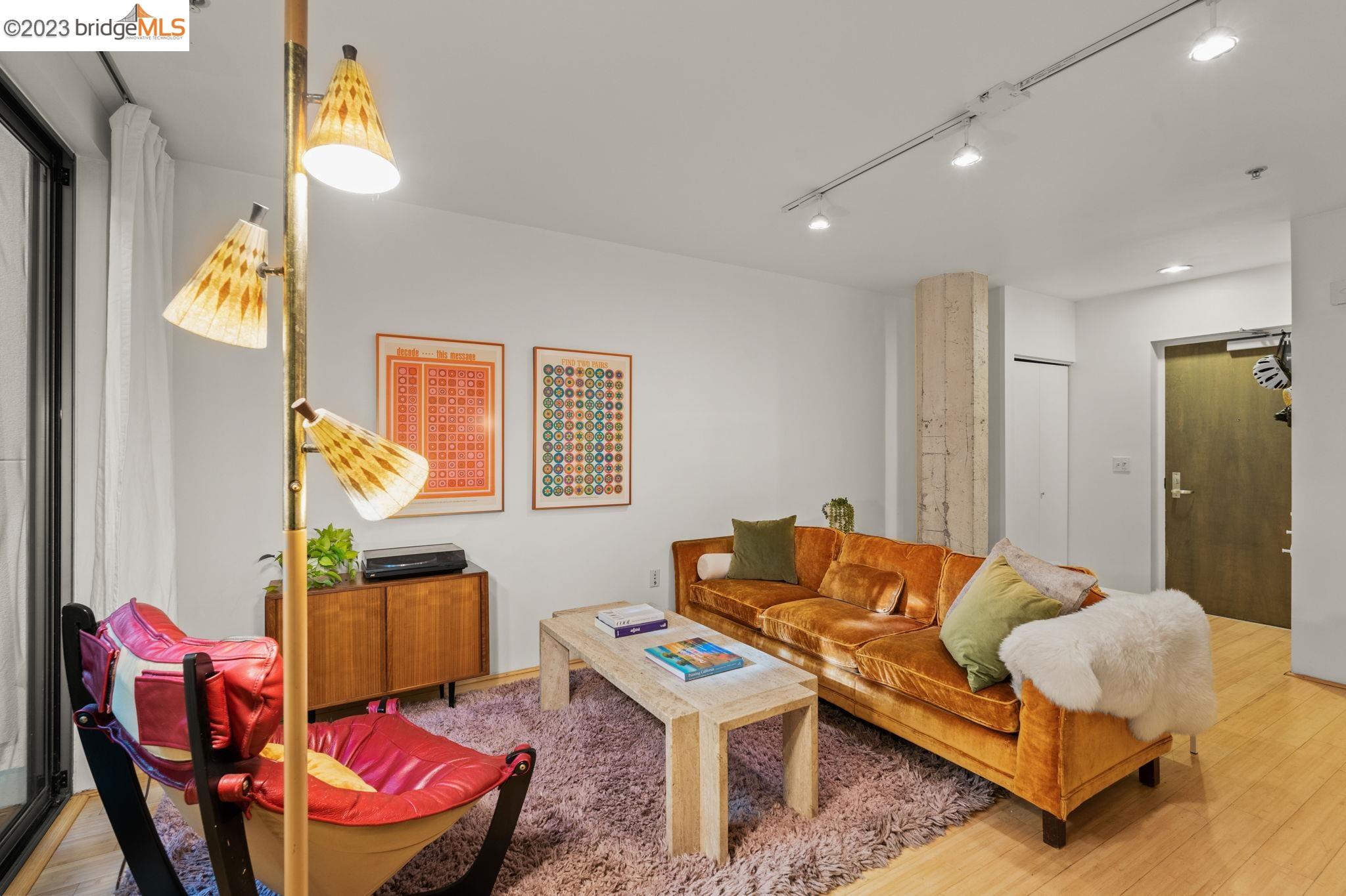 Detail Gallery Image 1 of 1 For 1201 Pine St #119,  Oakland,  CA 94607 - 1 Beds | 1/1 Baths