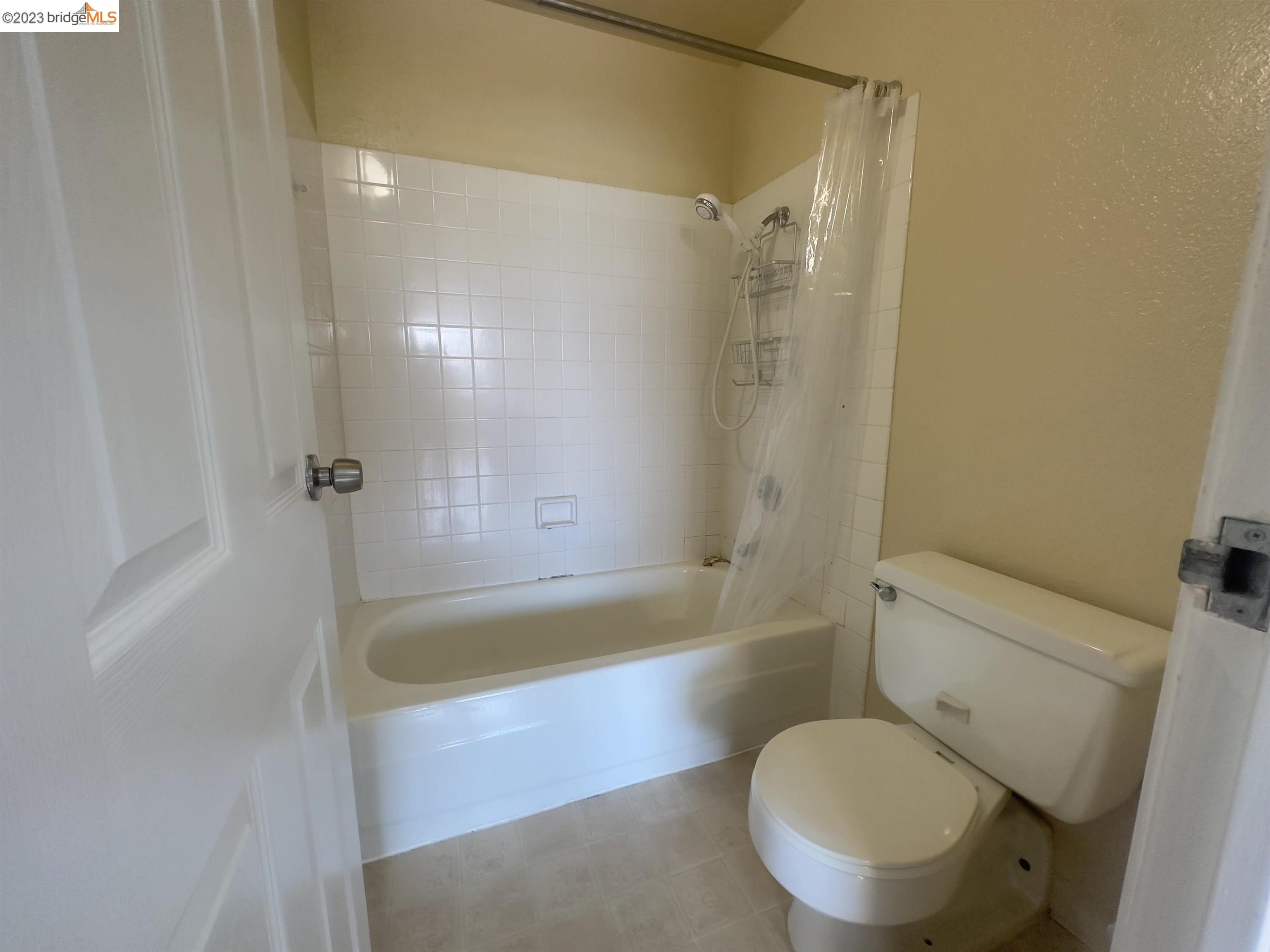 Detail Gallery Image 12 of 14 For 555 Pierce St #1520,  Albany,  CA 94706 - 2 Beds | 2 Baths
