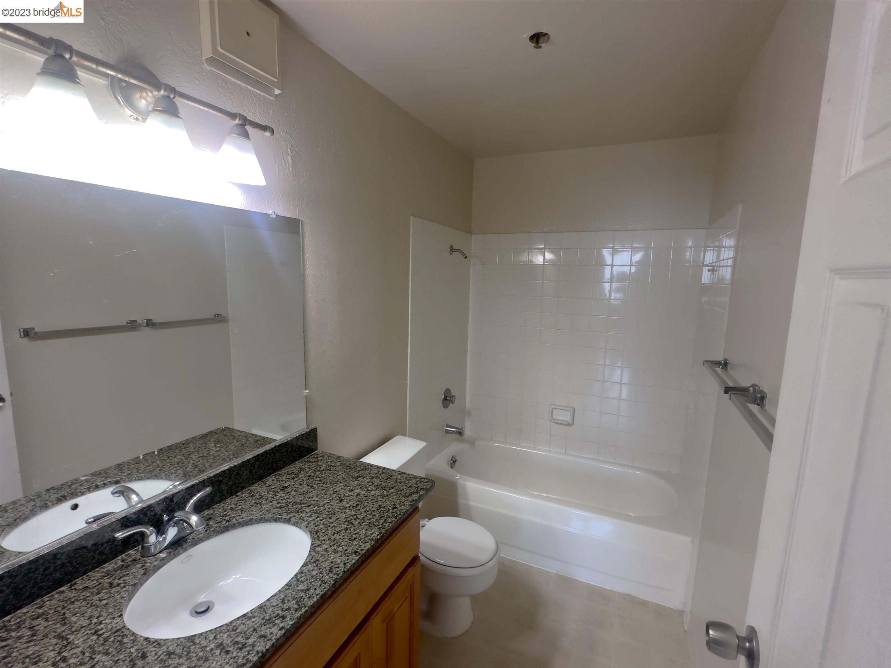 Detail Gallery Image 14 of 14 For 555 Pierce St #1520,  Albany,  CA 94706 - 2 Beds | 2 Baths