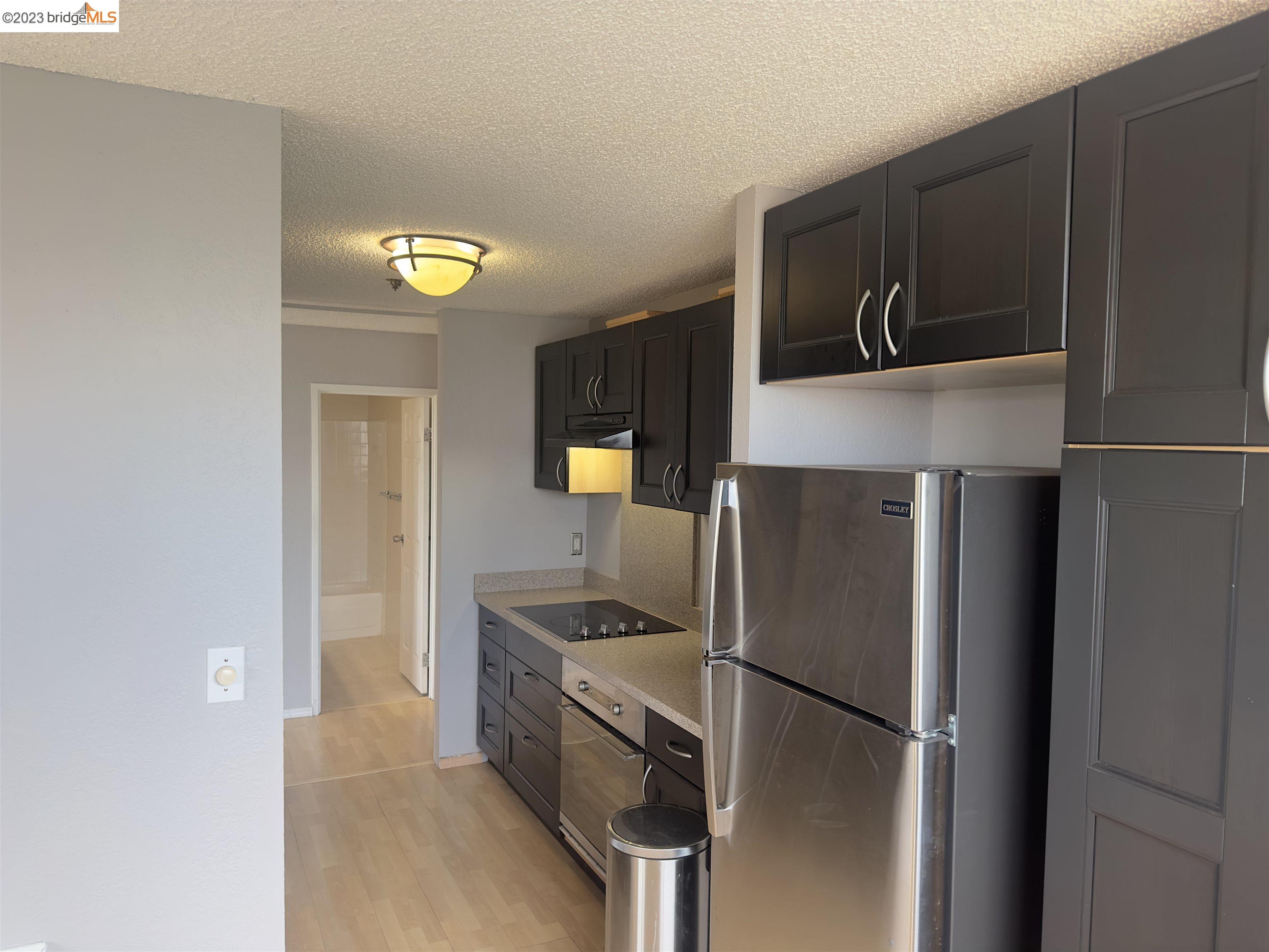 Detail Gallery Image 9 of 14 For 555 Pierce St #1520,  Albany,  CA 94706 - 2 Beds | 2 Baths