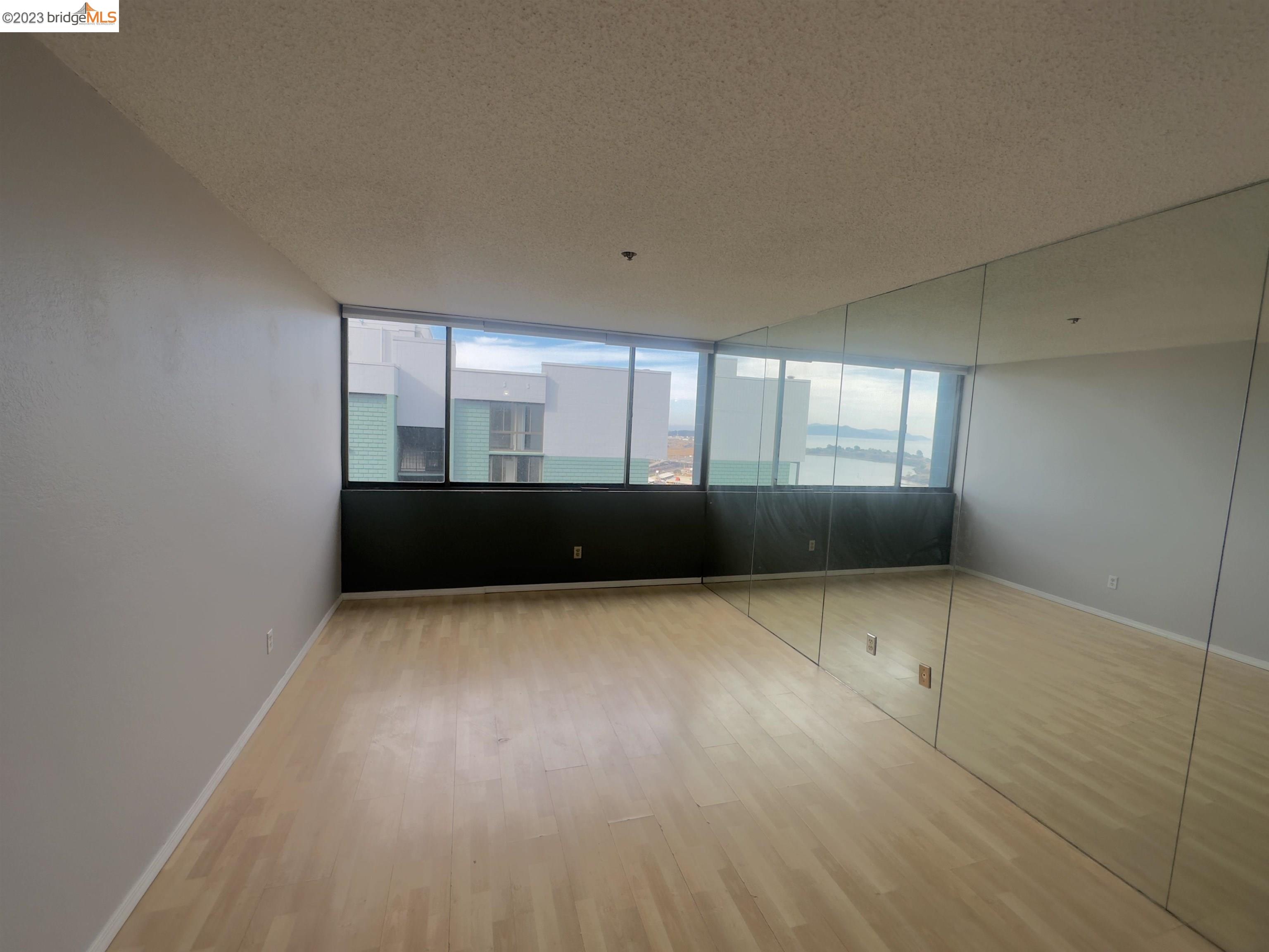 Detail Gallery Image 10 of 14 For 555 Pierce St #1520,  Albany,  CA 94706 - 2 Beds | 2 Baths