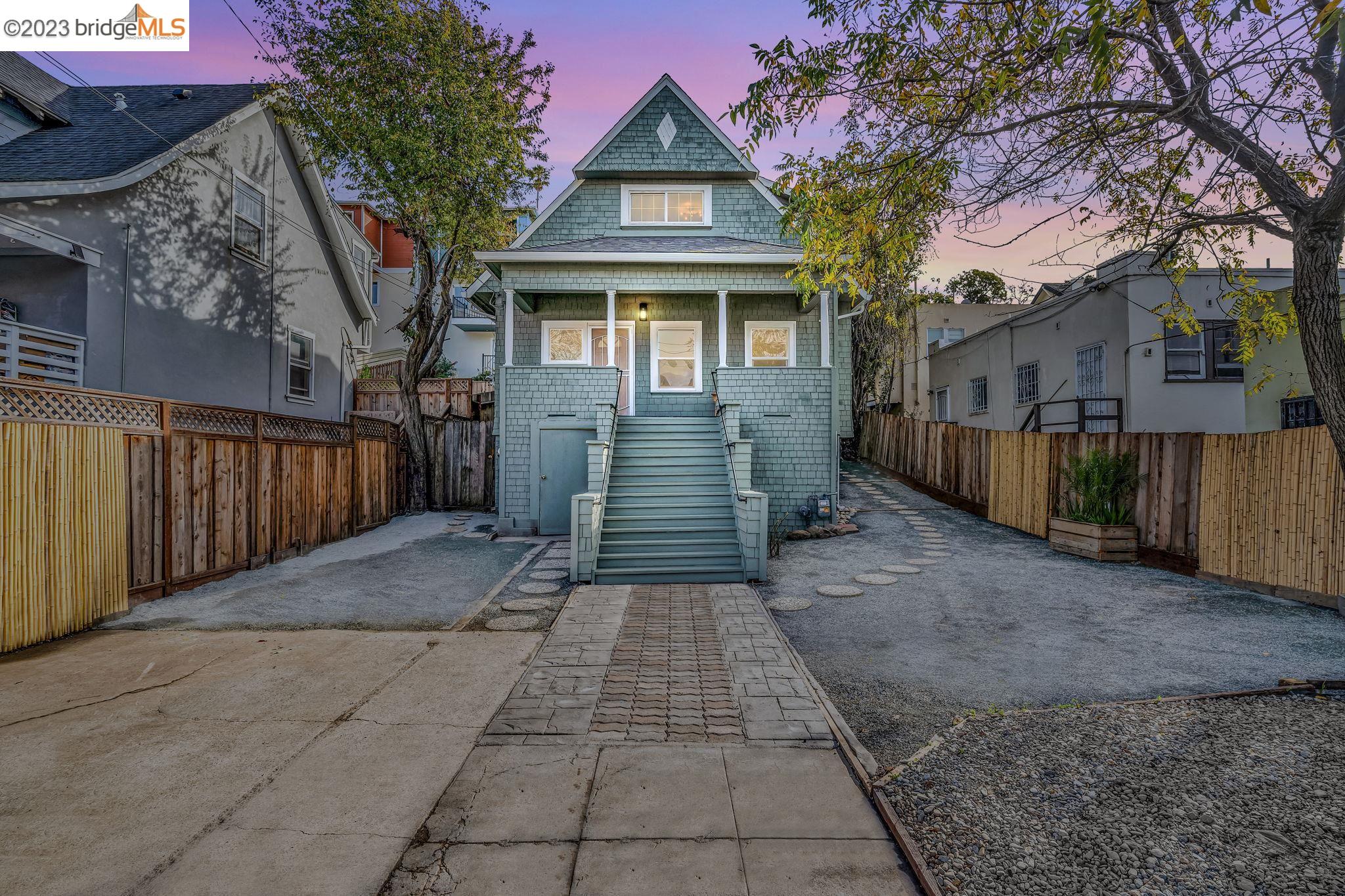 Detail Gallery Image 1 of 1 For 2524 14th Ave, Oakland,  CA 94606 - 3 Beds | 2 Baths