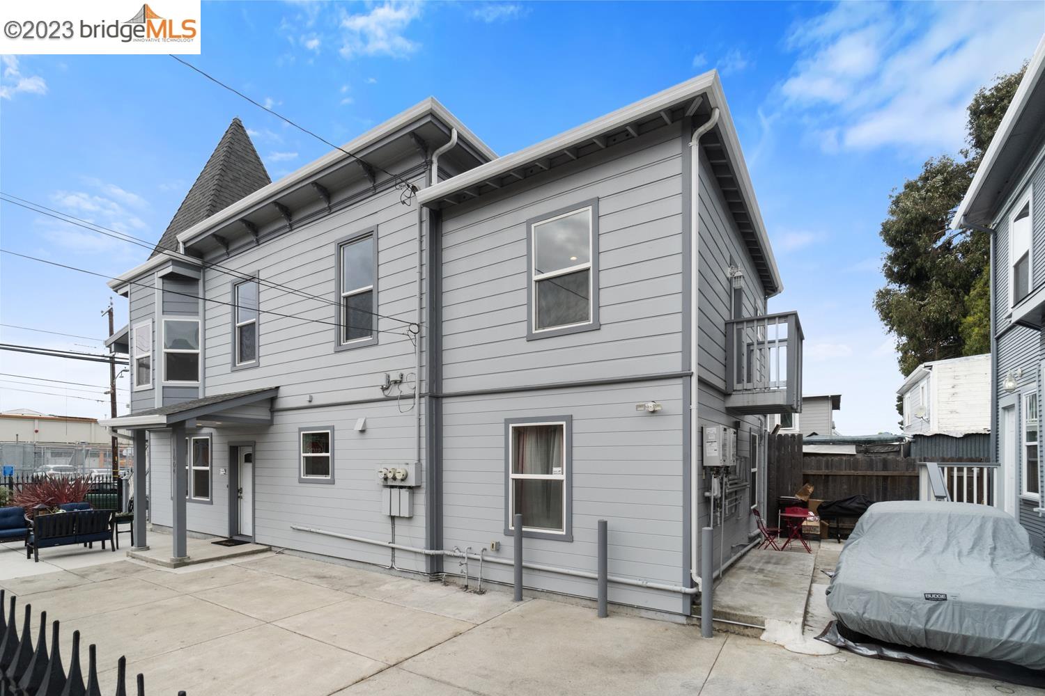 Detail Gallery Image 1 of 1 For 1002 28th St #1004,  Oakland,  CA 94608 - 3 Beds | 2 Baths