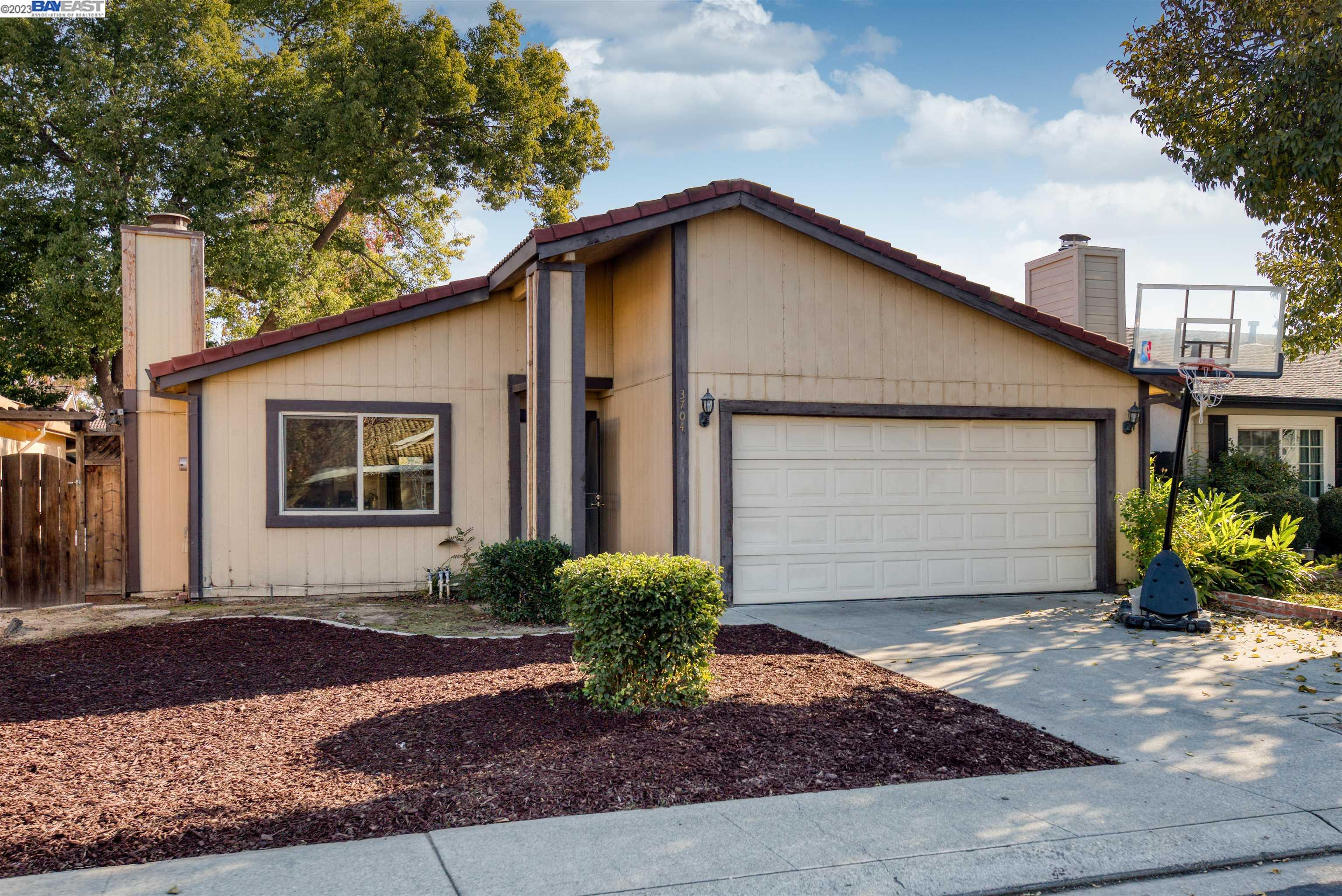 Detail Gallery Image 1 of 1 For 3704 Almeria Dr, Modesto,  CA 95356 - 3 Beds | 2 Baths