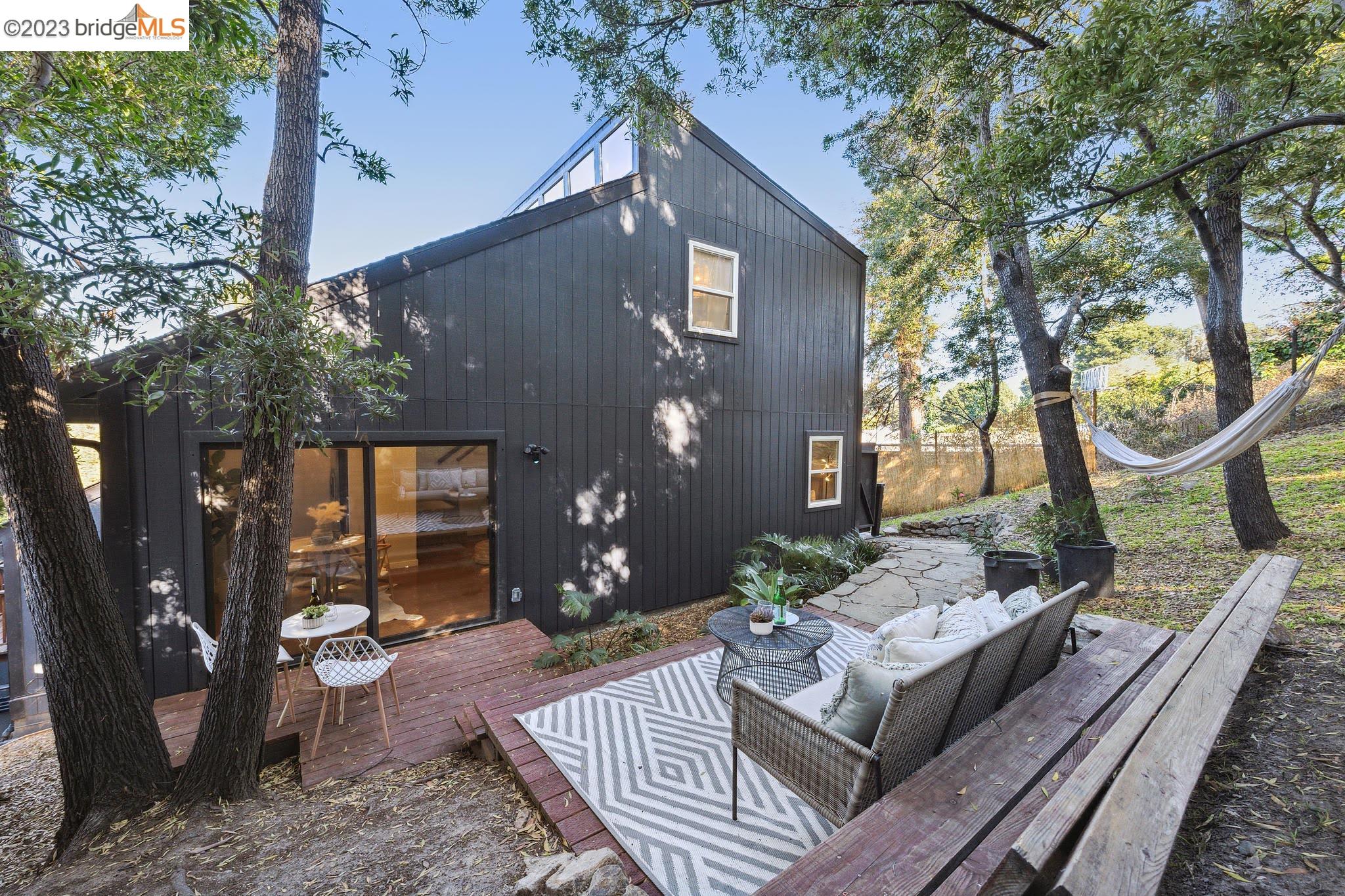 Detail Gallery Image 1 of 1 For 3462 Richmond Blvd, Oakland,  CA 94611 - 2 Beds | 1/1 Baths