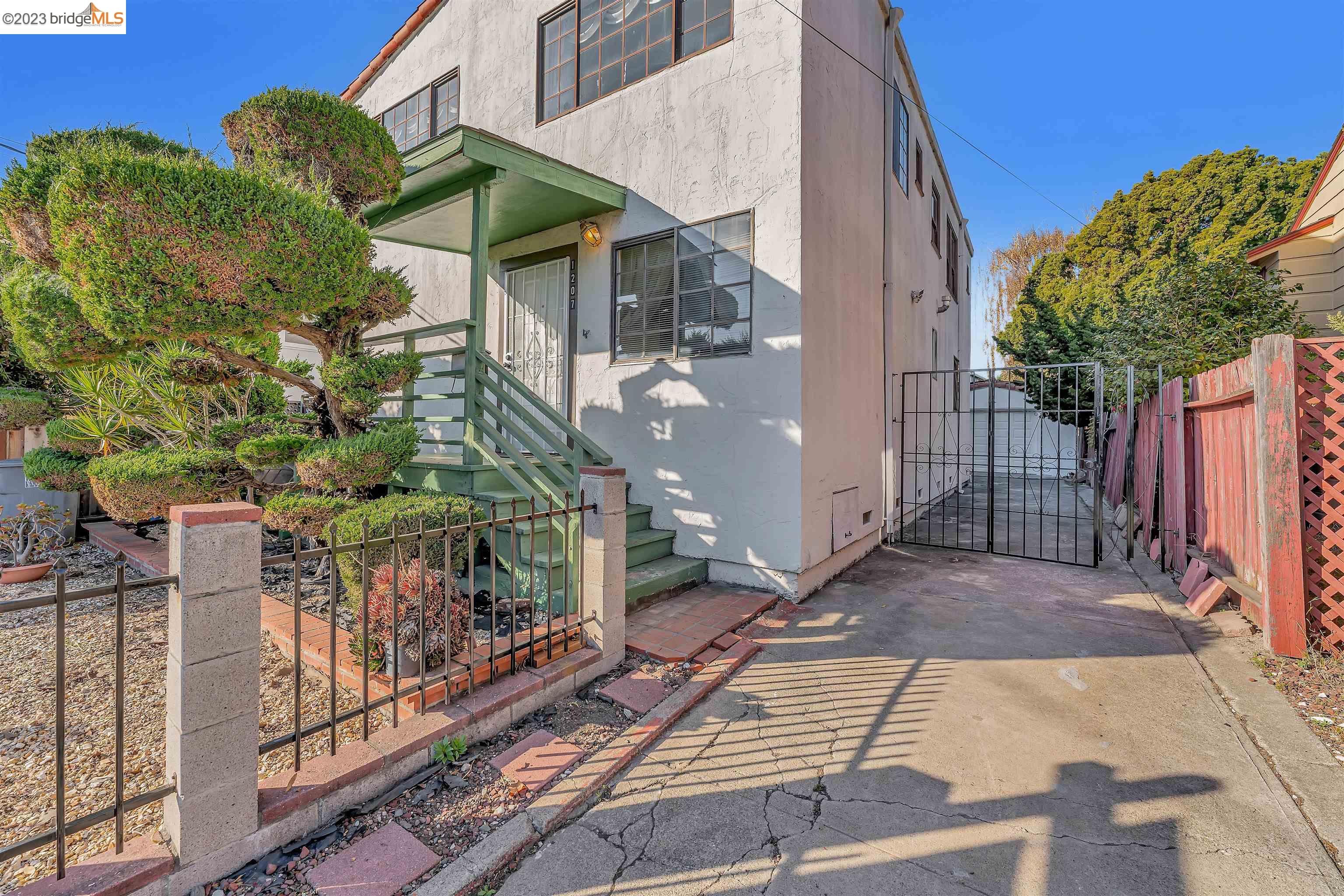 Detail Gallery Image 1 of 1 For 1207 Cedar St, Berkeley,  CA 94702 - 3 Beds | 3 Baths