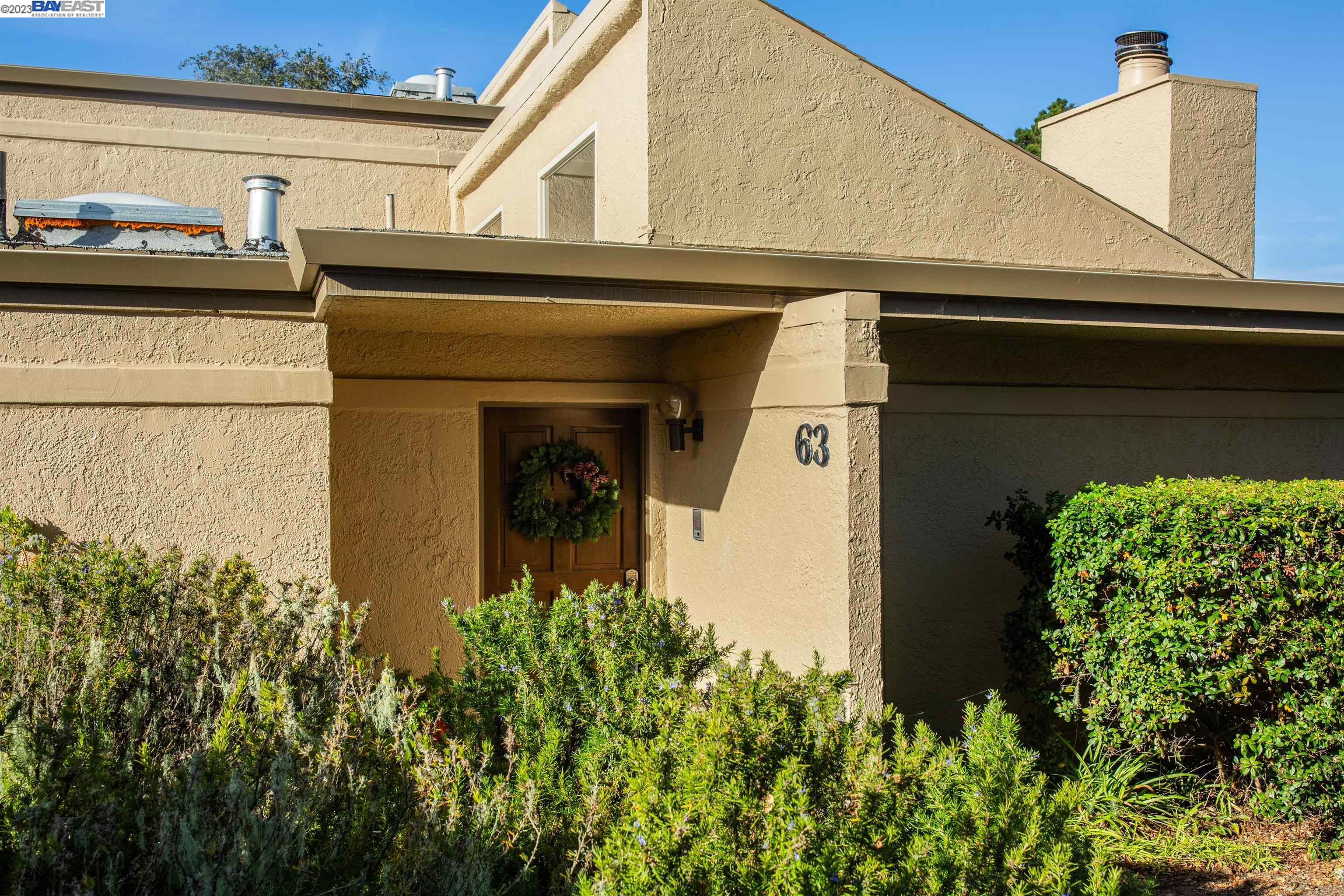 Detail Gallery Image 7 of 60 For 63 Montsalas Dr, Monterey,  CA 93940 - 2 Beds | 2 Baths