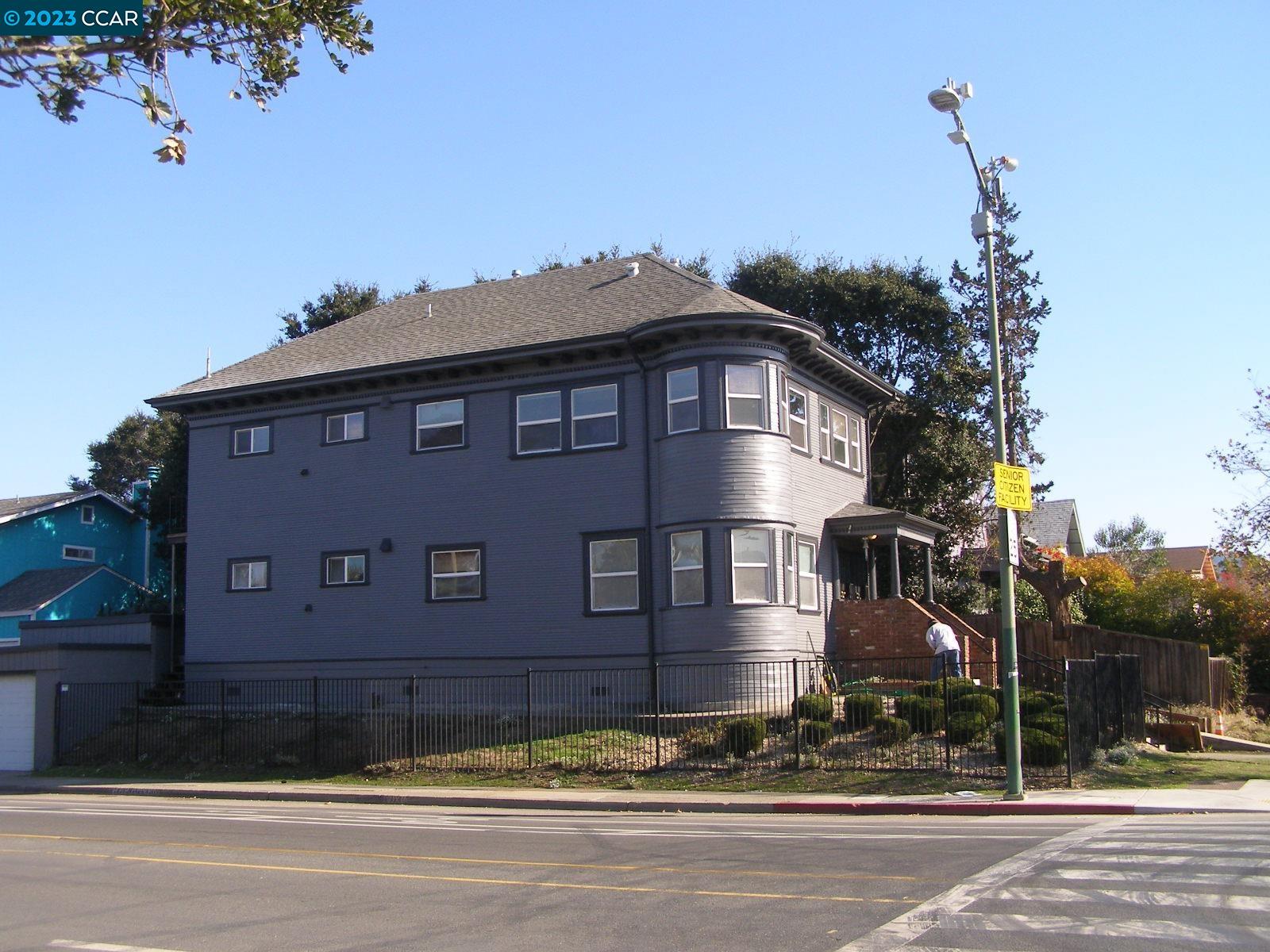 Detail Gallery Image 1 of 1 For 1128 16th St, Oakland,  CA 94607 - 3 Beds | 1/1 Baths