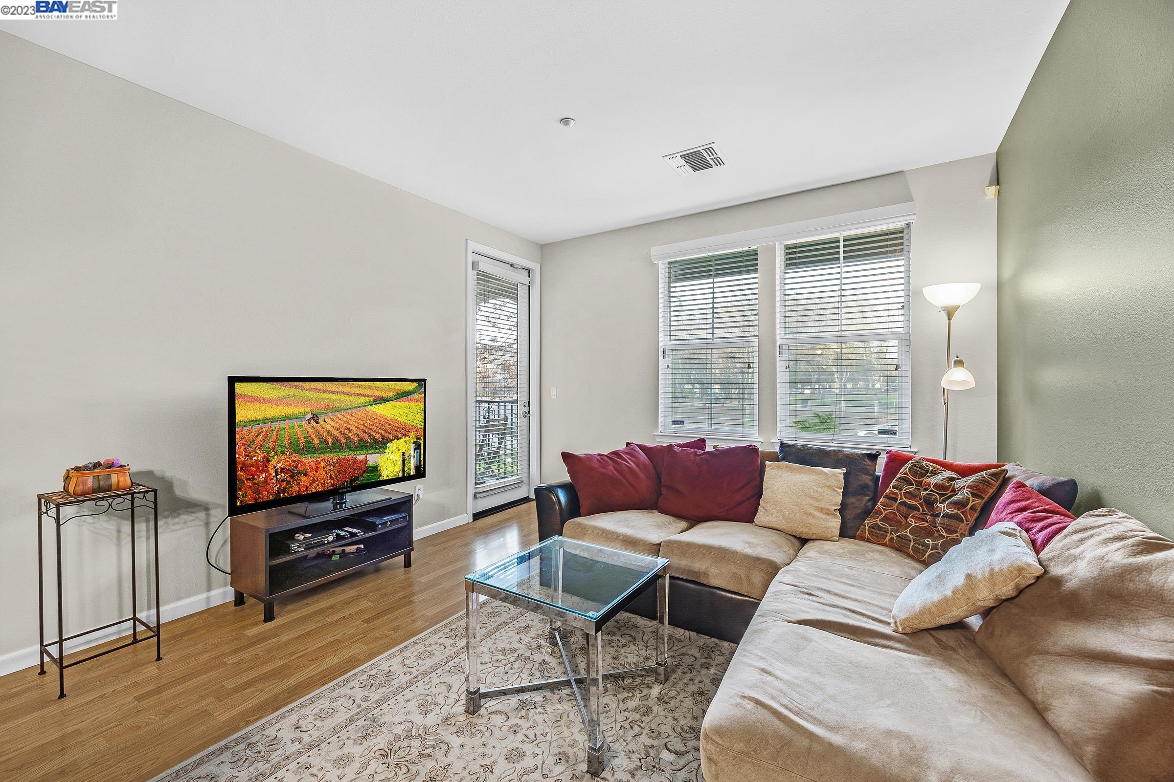 Photo #5: 41045605 Listing 