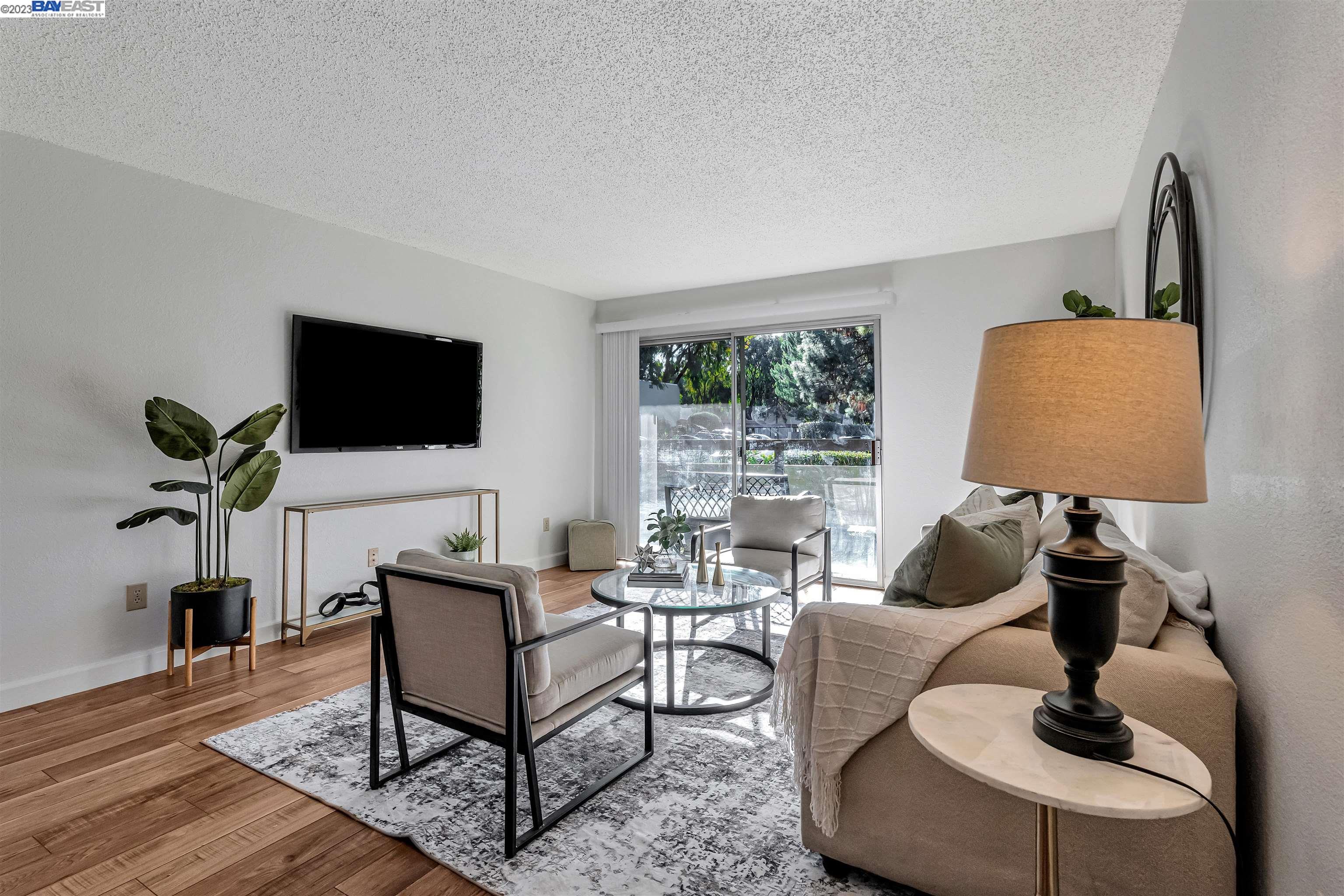 Detail Gallery Image 1 of 1 For 301 Tradewinds Dr #1,  San Jose,  CA 95123 - 3 Beds | 2 Baths