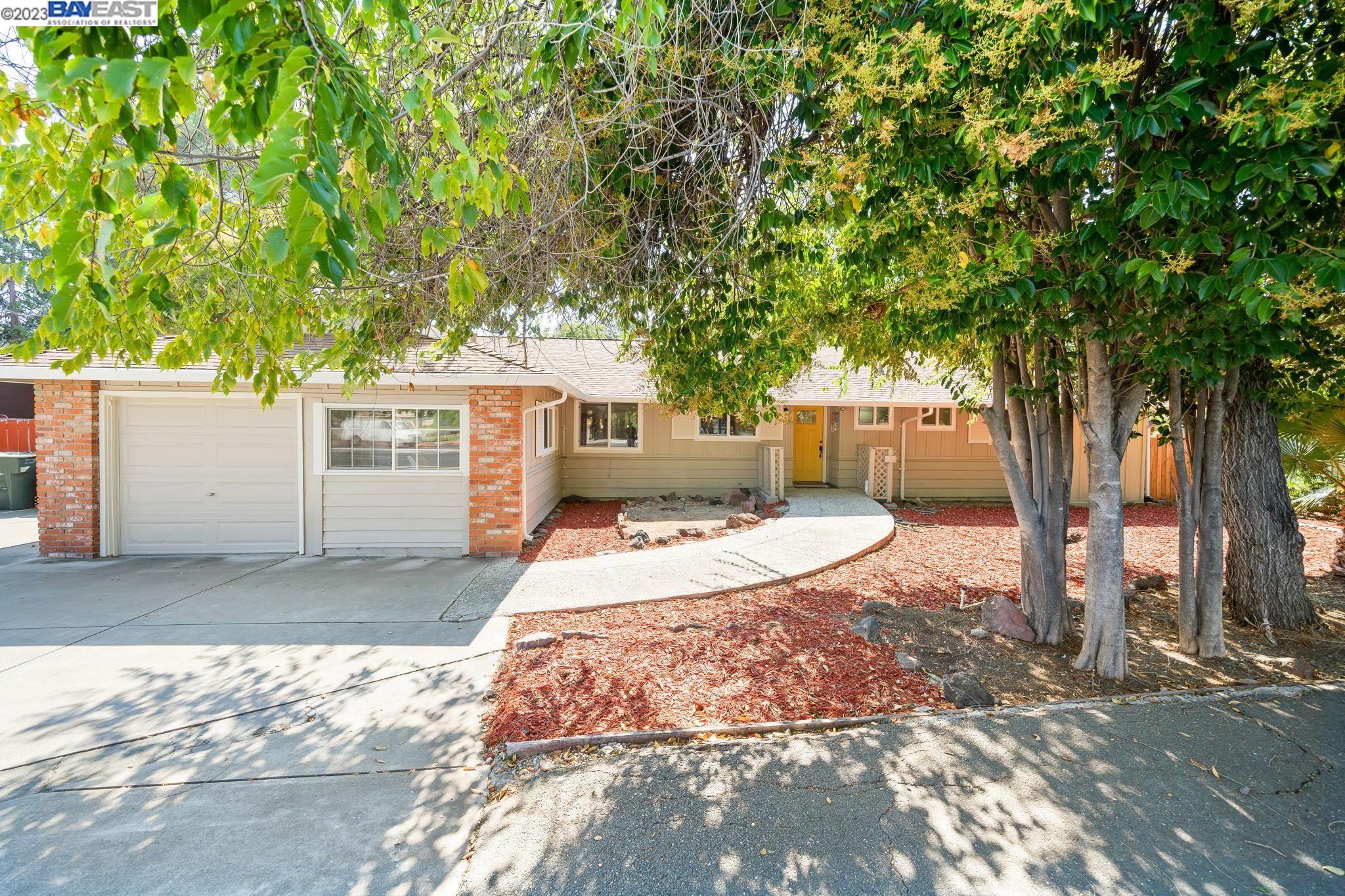 Detail Gallery Image 1 of 1 For 993 Oak Grove Rd, Concord,  CA 94518 - 6 Beds | 2 Baths