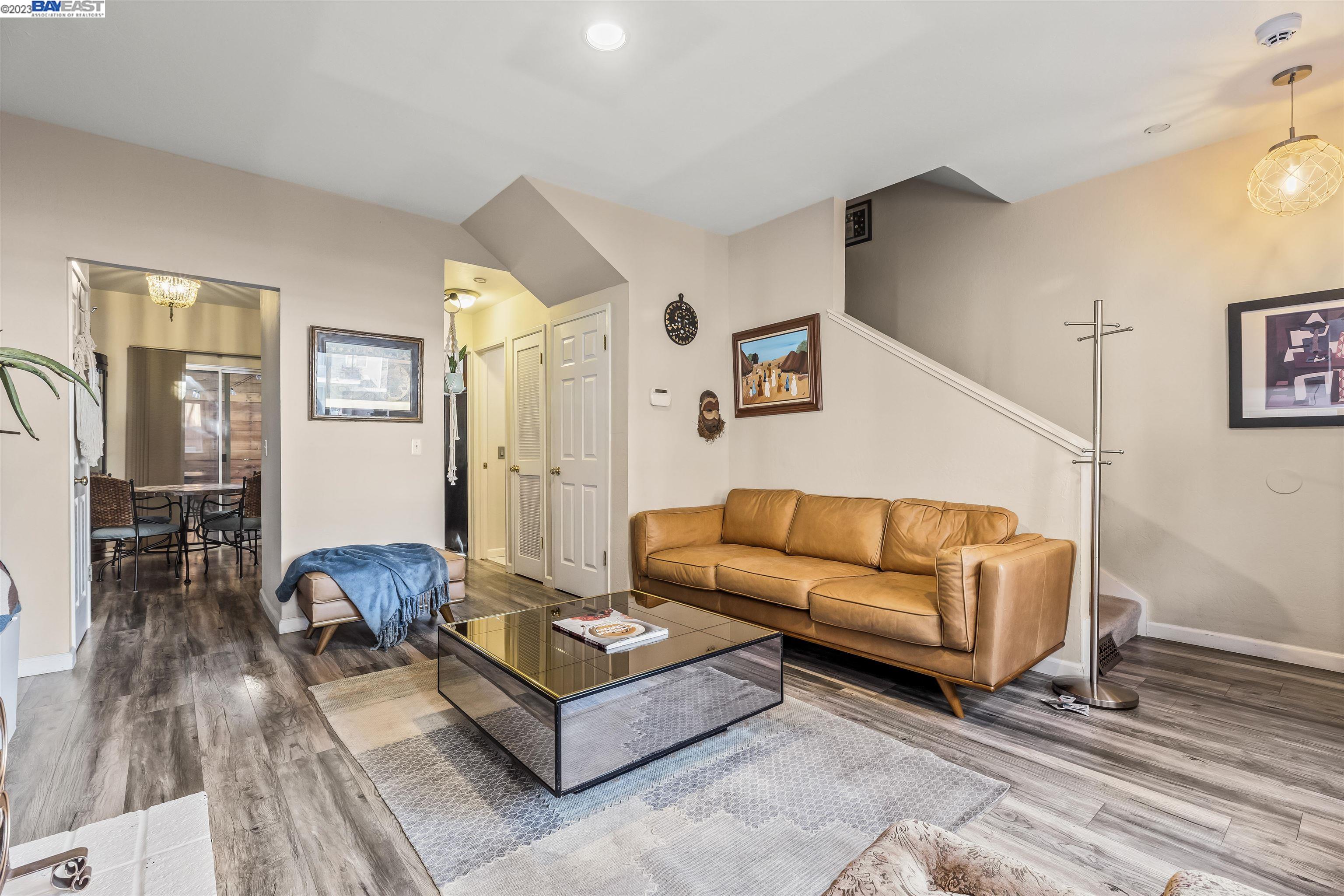 More Details about MLS # 41046057 : 3858 MAYBELLE AVE