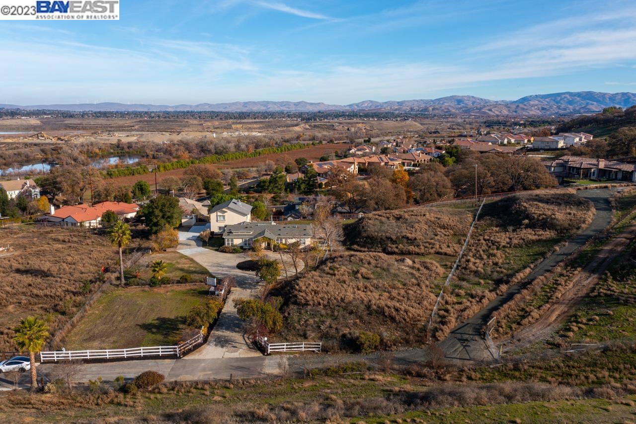 Detail Gallery Image 1 of 1 For 750 Pietronave Ln, Pleasanton,  CA 94566 - 3 Beds | 3/1 Baths