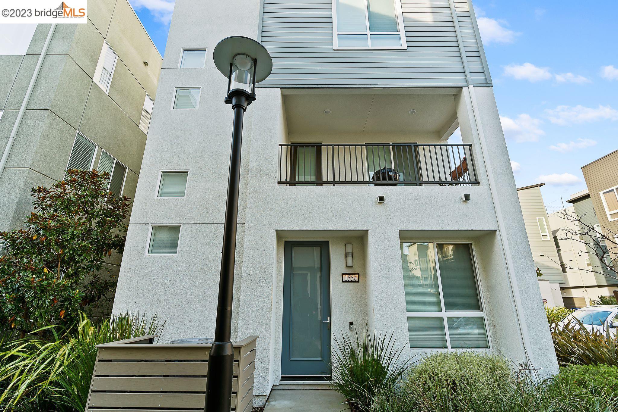Detail Gallery Image 1 of 1 For 1550 Longitude Way, Richmond,  CA 94804 - 3 Beds | 2/1 Baths