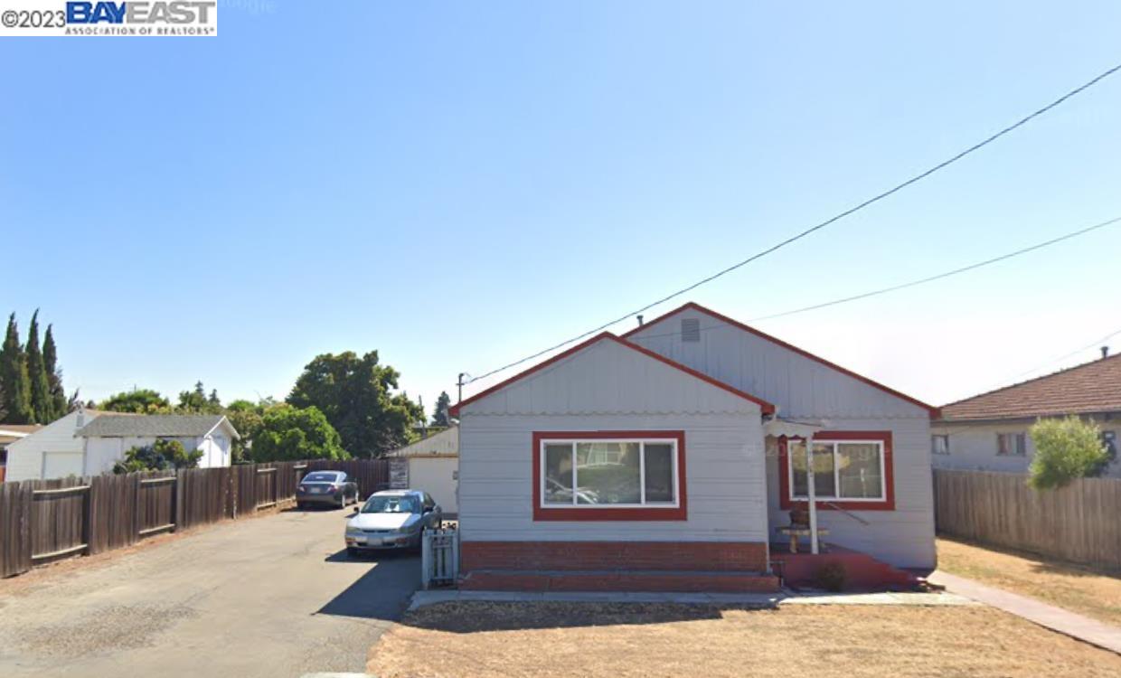 Detail Gallery Image 1 of 1 For 21164 Garden Ave, Hayward,  CA 94541 - 3 Beds | 2 Baths
