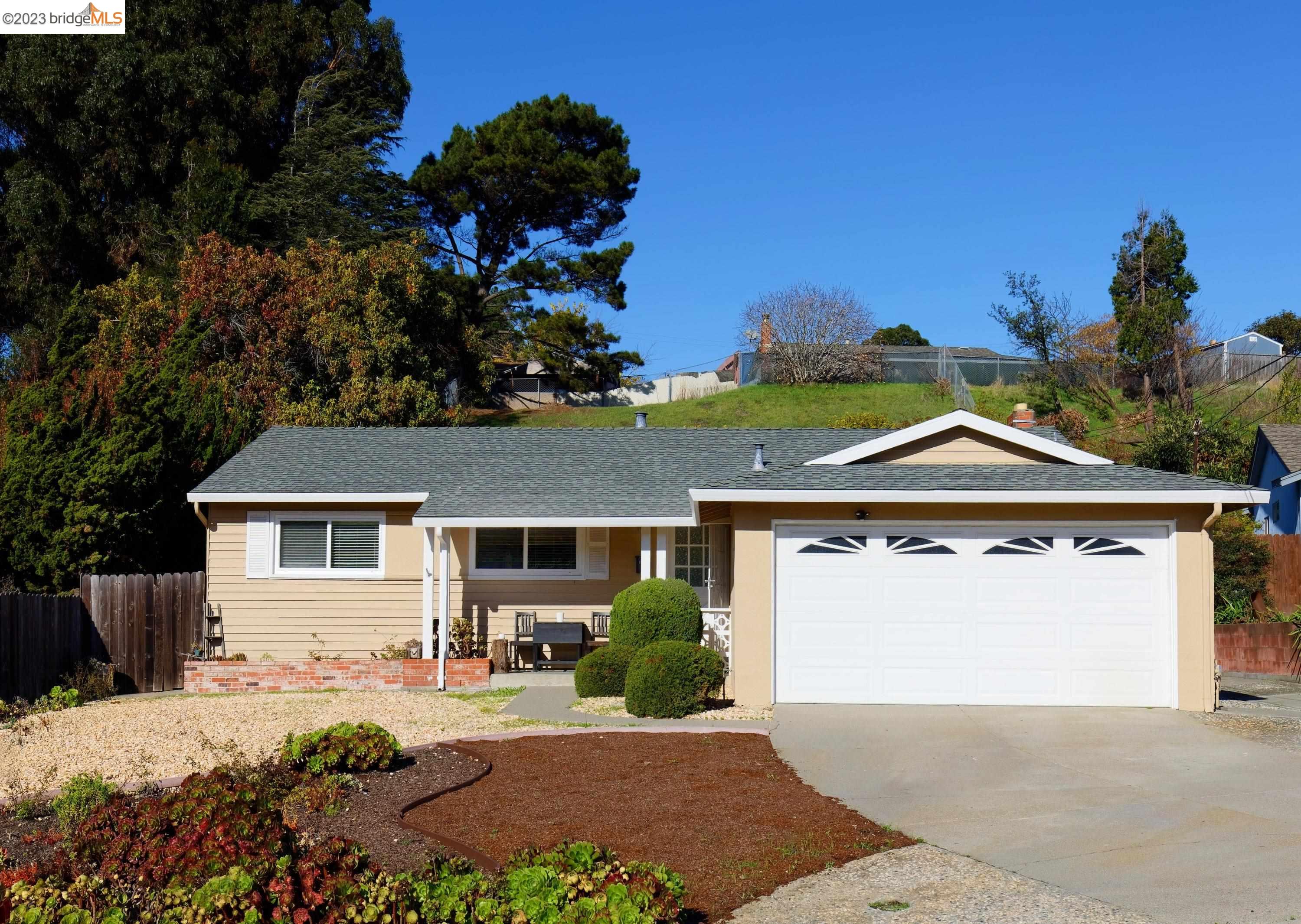 Detail Gallery Image 1 of 1 For 125 Banion Ct, San Pablo,  CA 94806 - 4 Beds | 2 Baths