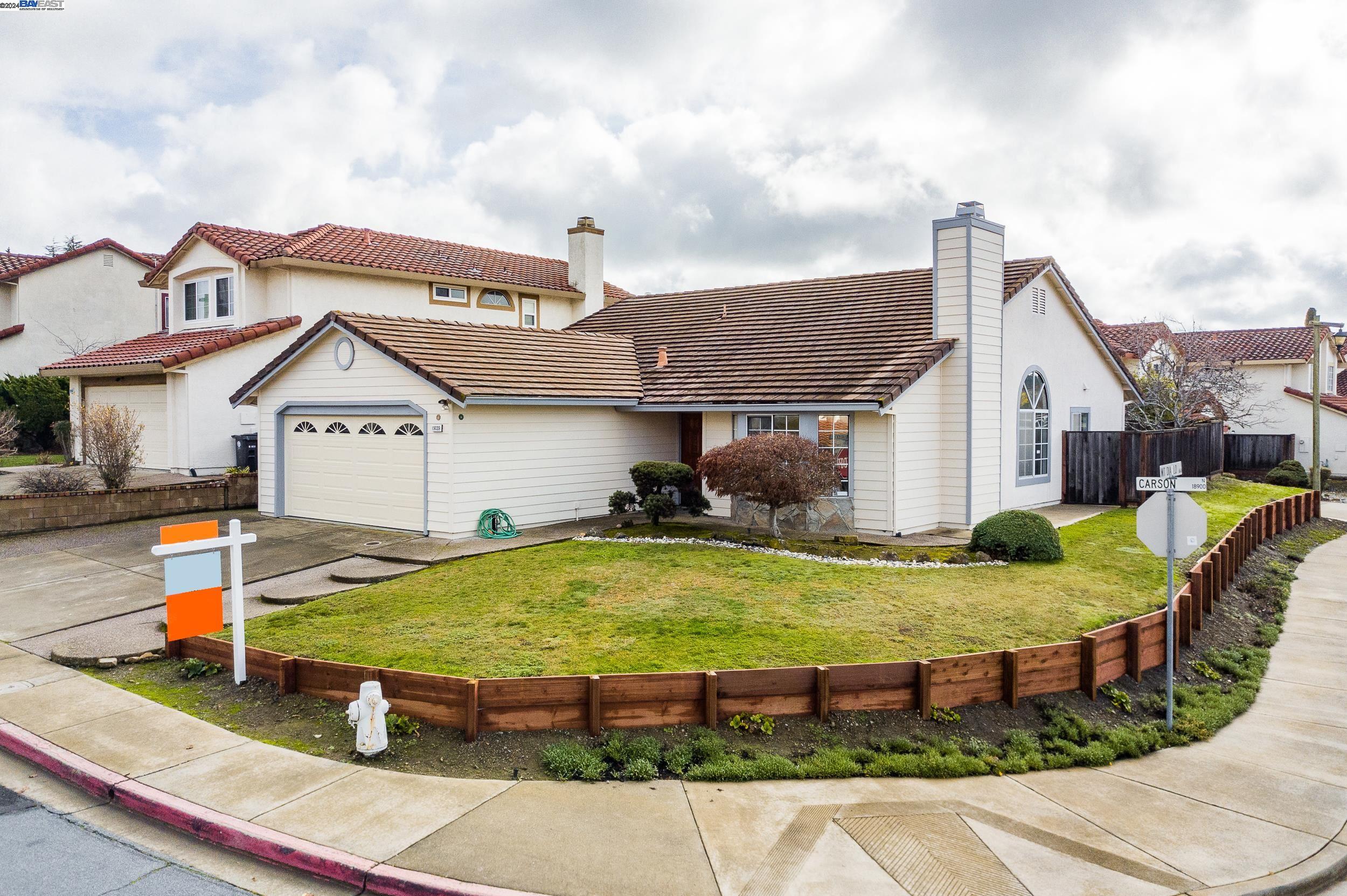 Detail Gallery Image 1 of 1 For 19039 Carson Ln, Castro Valley,  CA 94552 - 3 Beds | 2 Baths
