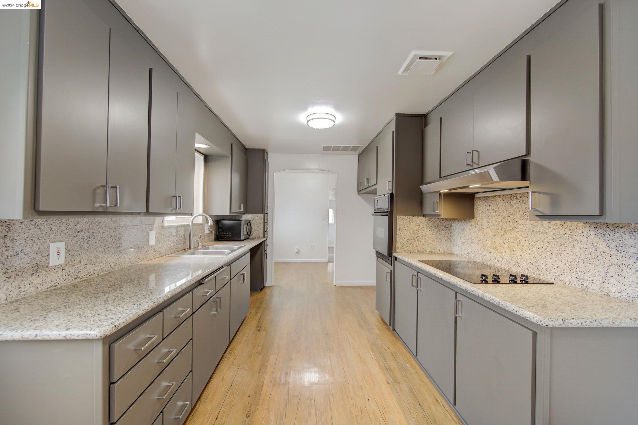 Detail Gallery Image 1 of 1 For 1136 92nd Avenue, Oakland,  CA 94603 - 4 Beds | 2/1 Baths