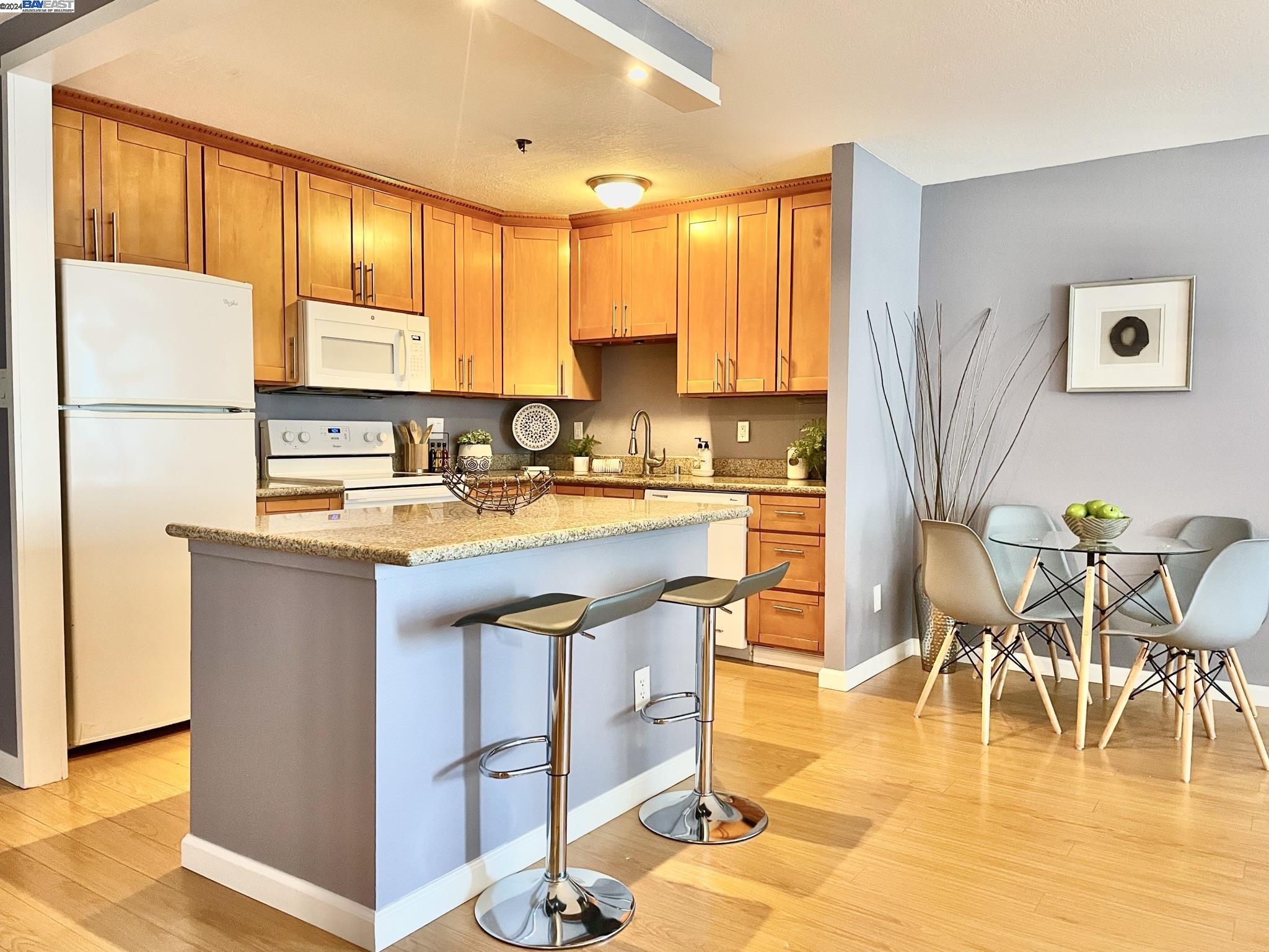 Detail Gallery Image 1 of 1 For 555 Pierce St #1122,  Albany,  CA 94706 - 1 Beds | 1 Baths
