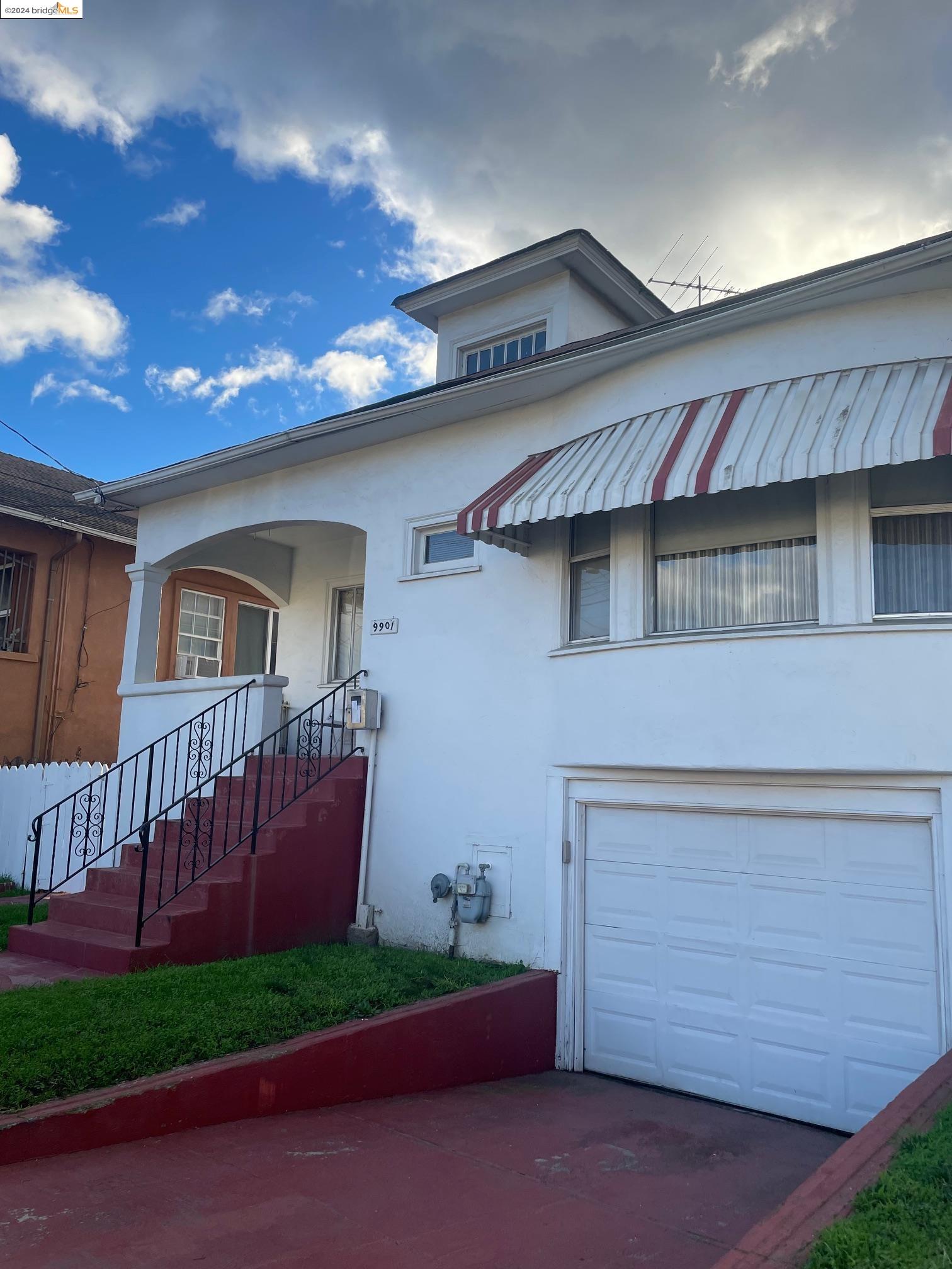Detail Gallery Image 1 of 1 For 9901 B St, Oakland,  CA 94603 - 4 Beds | 1 Baths