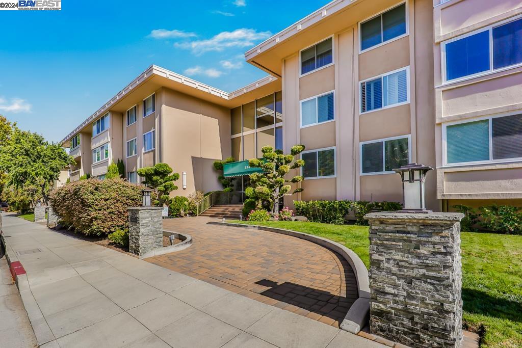 Detail Gallery Image 1 of 1 For 234 Elm St #211,  San Mateo,  CA 94401 - 2 Beds | 1 Baths