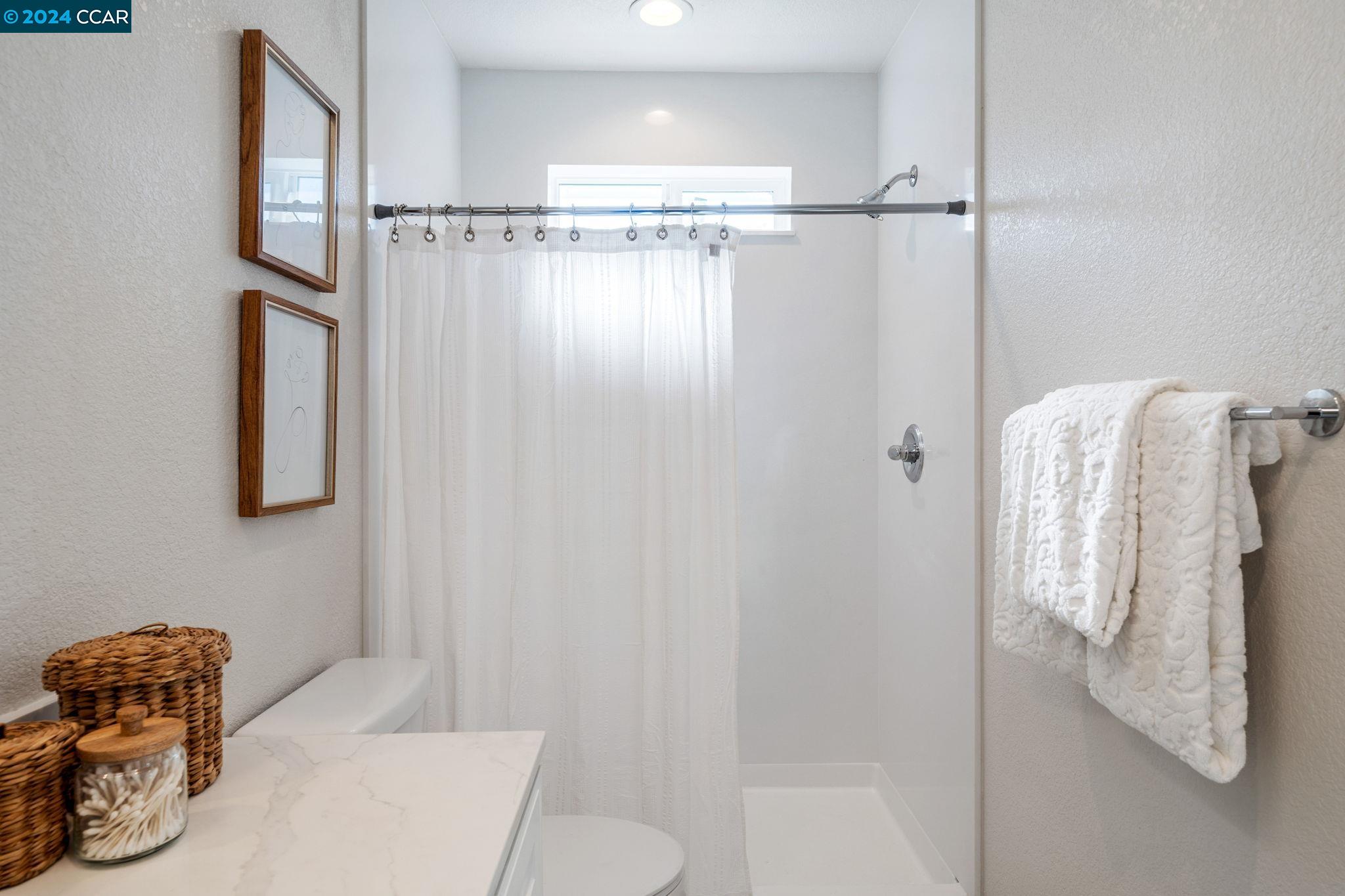 Detail Gallery Image 13 of 35 For 354 Pinole Ave, Rodeo,  CA 94572 - 3 Beds | 2 Baths