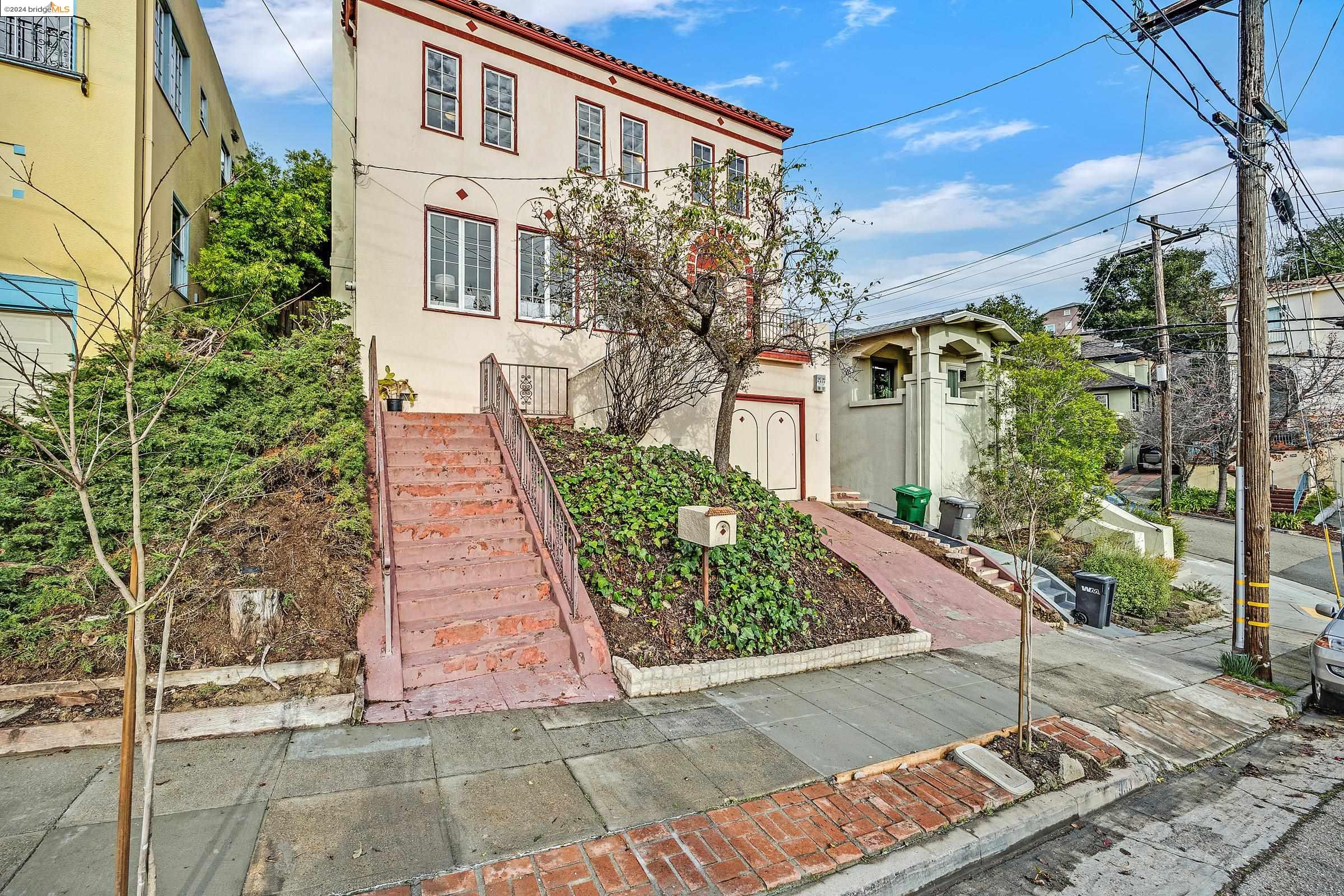 Detail Gallery Image 1 of 1 For 933 York St, Oakland,  CA 94610 - 3 Beds | 1/1 Baths