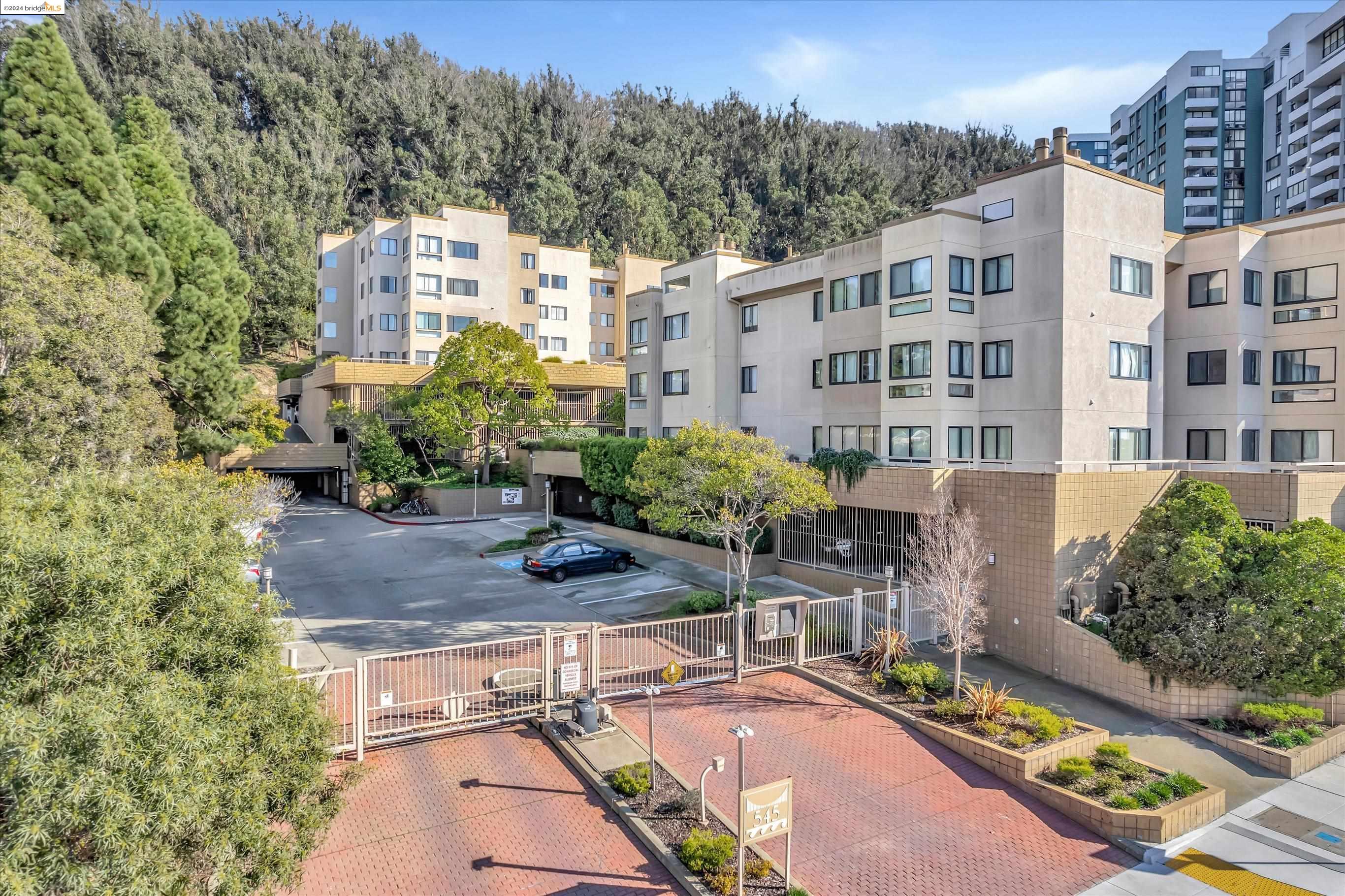 Detail Gallery Image 2 of 37 For 545 Pierce St #2313,  Albany,  CA 94706 - 2 Beds | 2 Baths