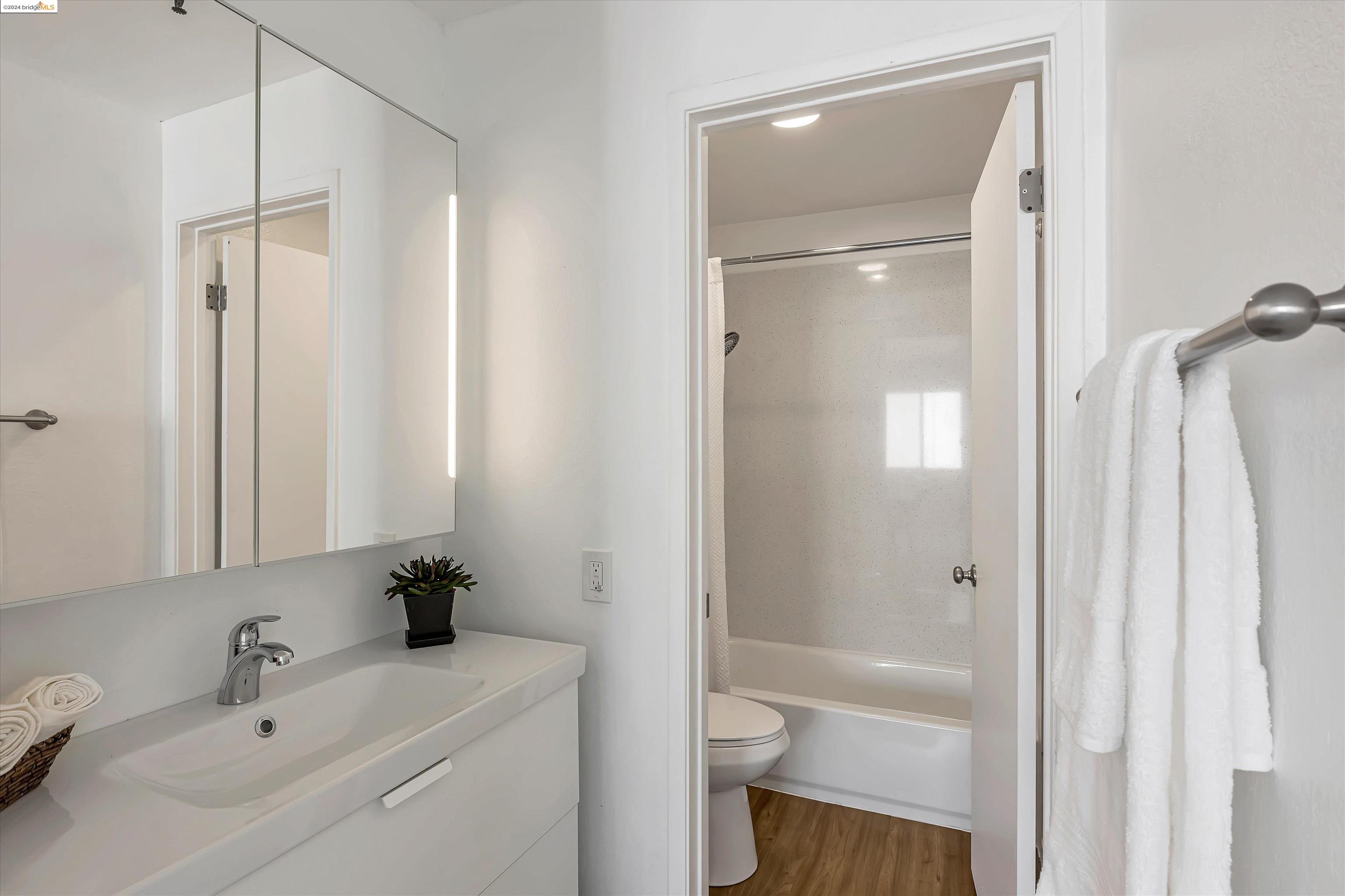 Detail Gallery Image 20 of 37 For 545 Pierce St #2313,  Albany,  CA 94706 - 2 Beds | 2 Baths