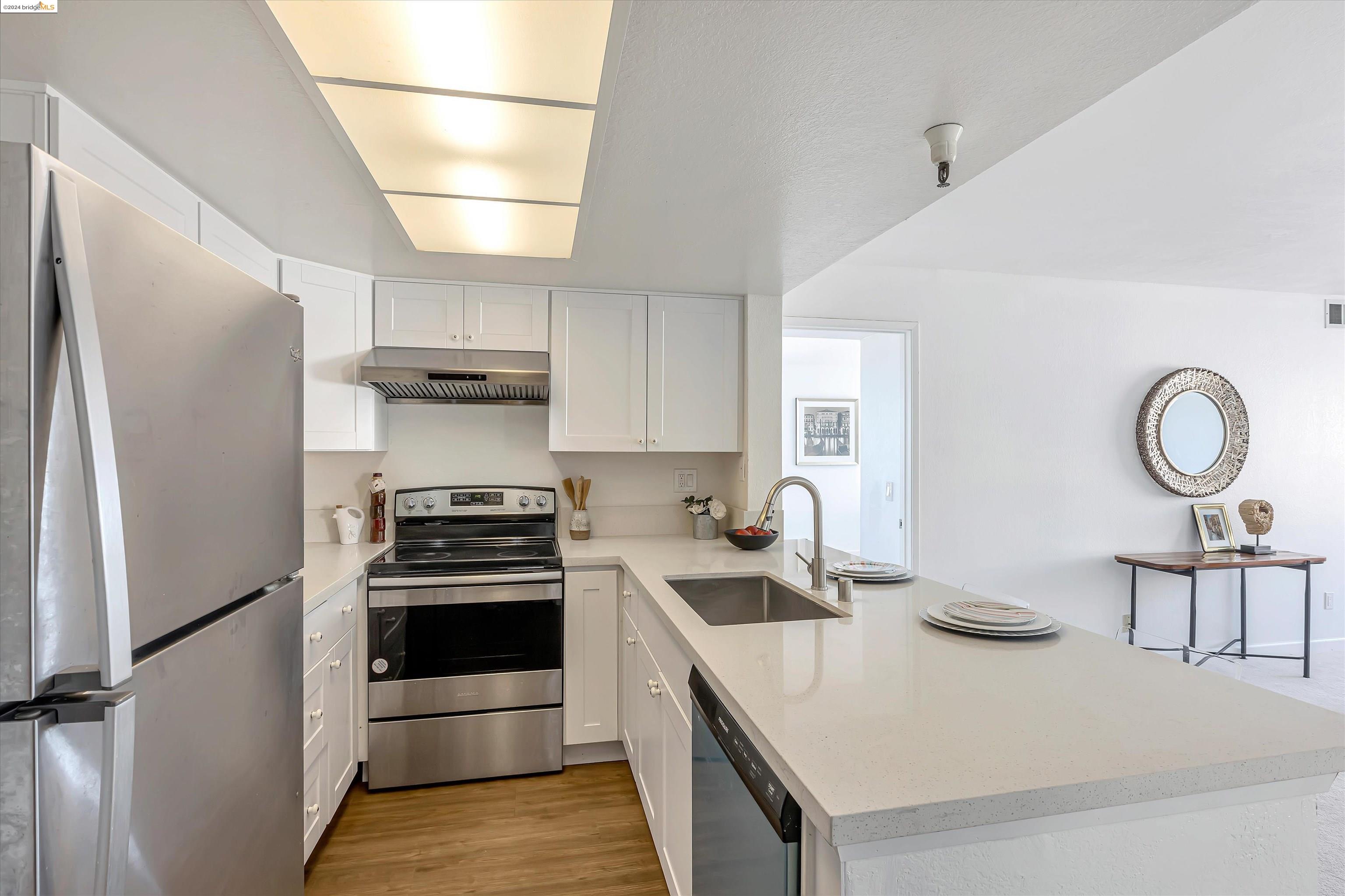 Detail Gallery Image 9 of 37 For 545 Pierce St #2313,  Albany,  CA 94706 - 2 Beds | 2 Baths