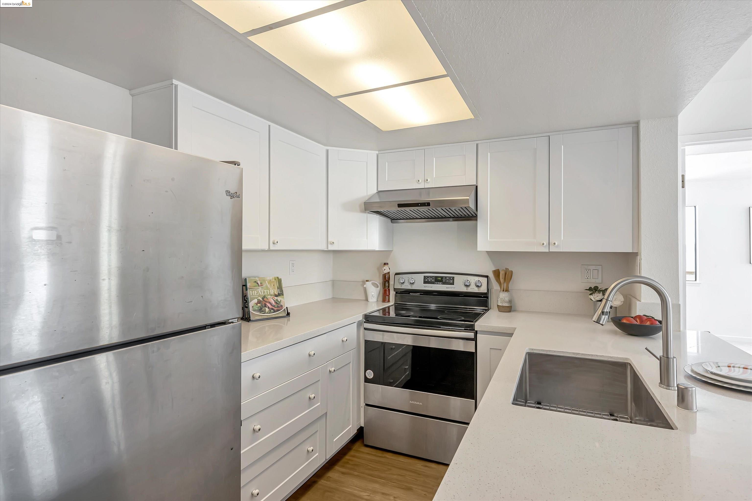 Detail Gallery Image 10 of 37 For 545 Pierce St #2313,  Albany,  CA 94706 - 2 Beds | 2 Baths