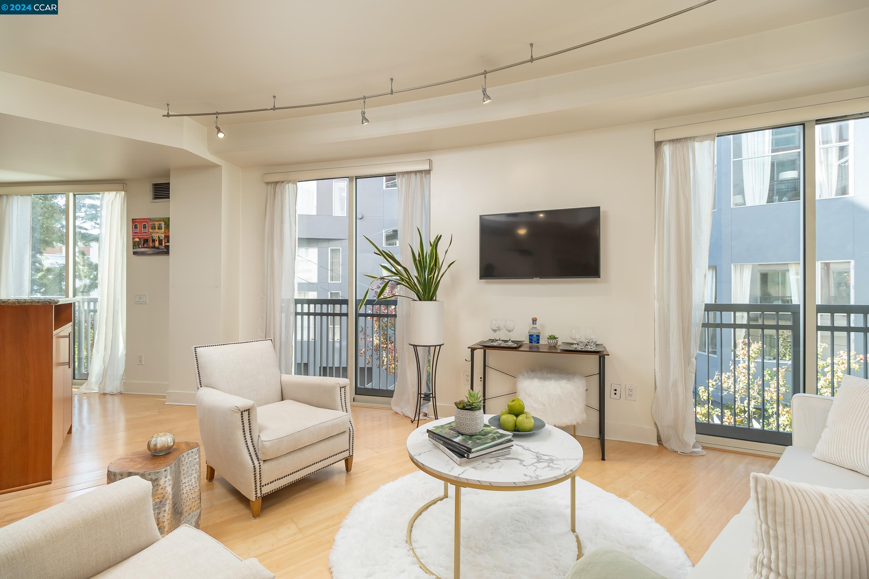 Detail Gallery Image 1 of 1 For 50 Lansing Street #212,  San Francisco,  CA 94105-4681 - 1 Beds | 1 Baths