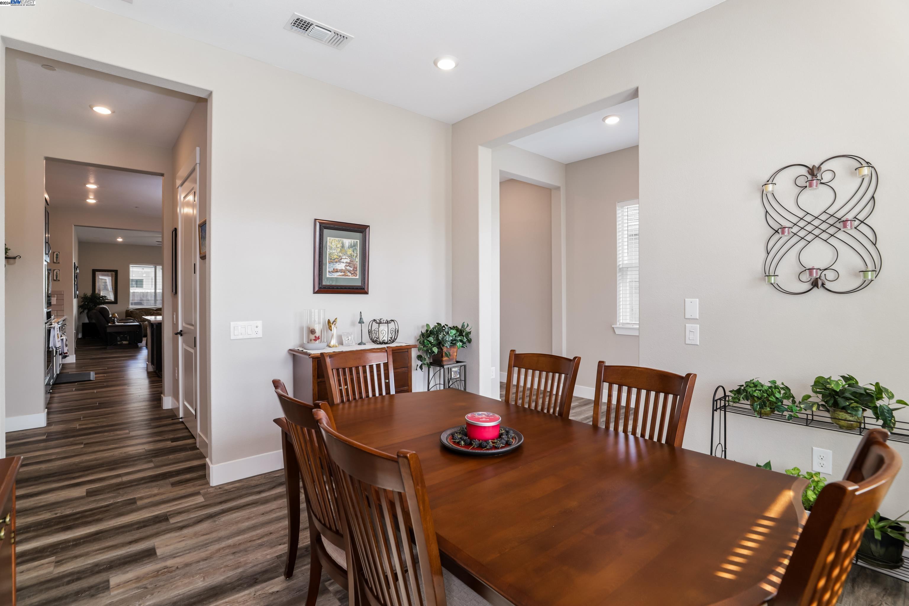 Detail Gallery Image 12 of 59 For 1220 Laurel Drive, Manteca,  CA 95336 - 3 Beds | 2/1 Baths