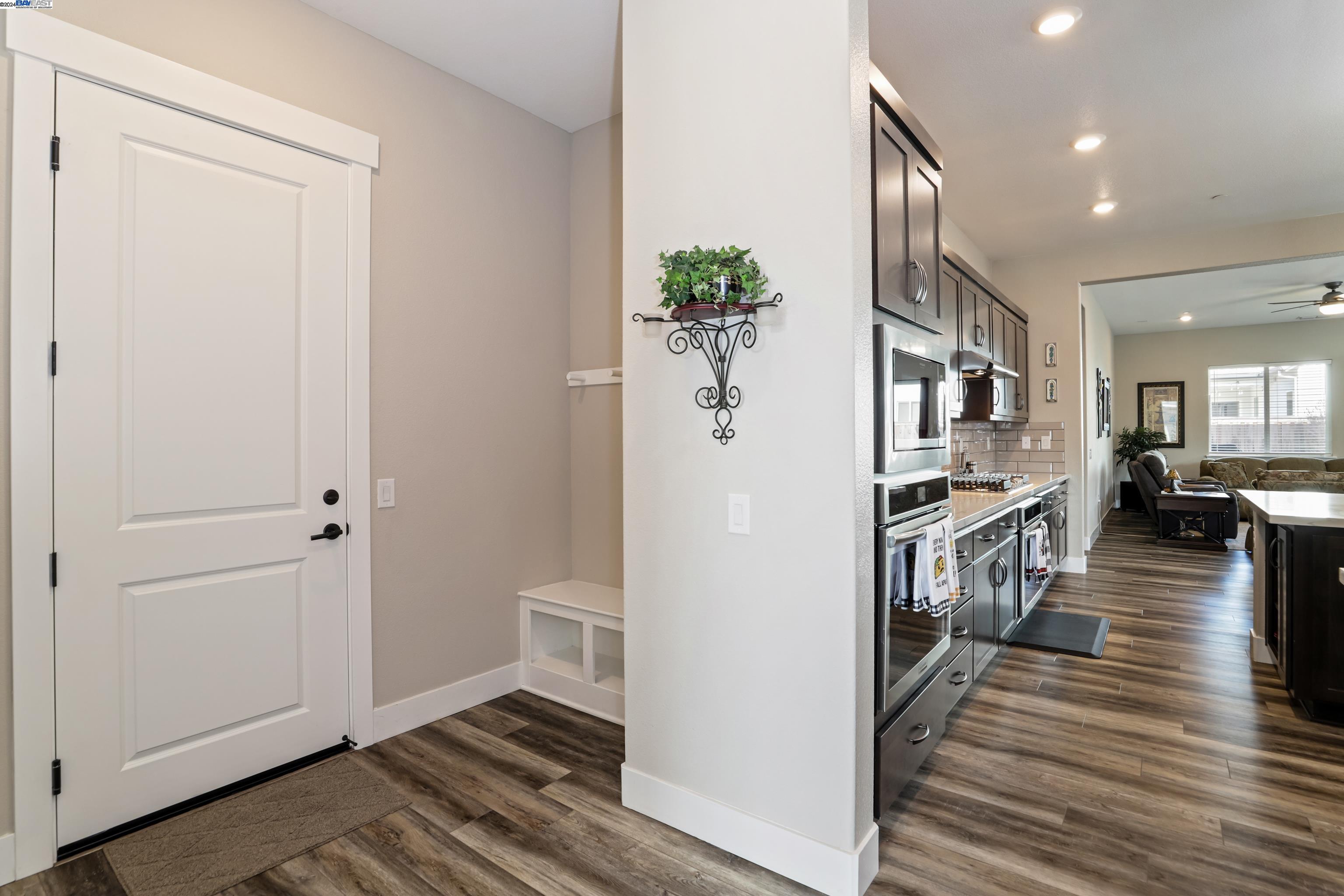 Detail Gallery Image 14 of 59 For 1220 Laurel Drive, Manteca,  CA 95336 - 3 Beds | 2/1 Baths