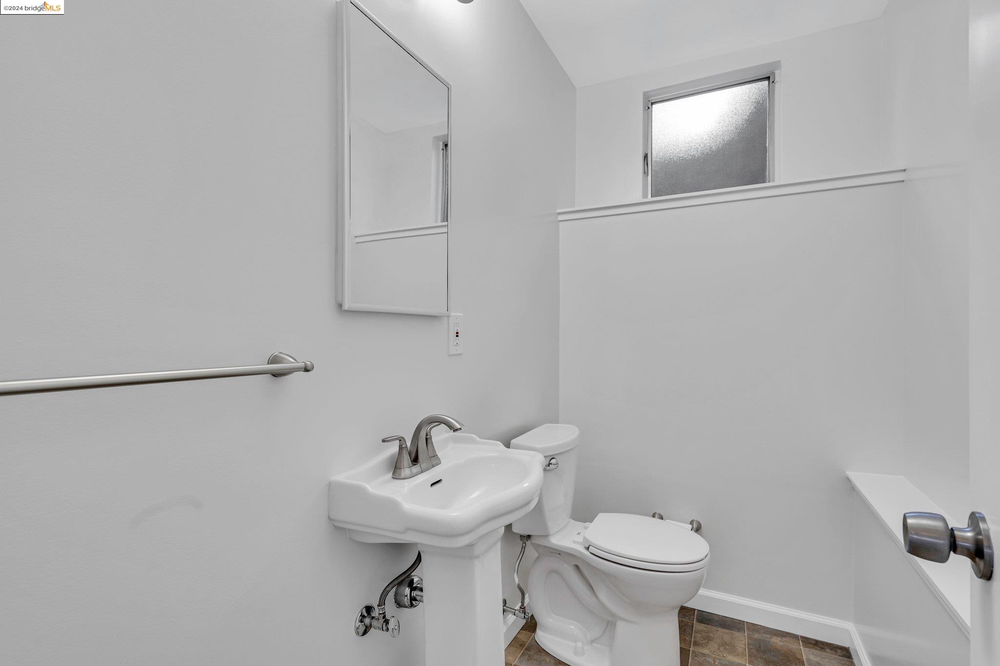 Detail Gallery Image 39 of 59 For 4031 Vale Ave, Oakland,  CA 94619 - 3 Beds | 1/1 Baths
